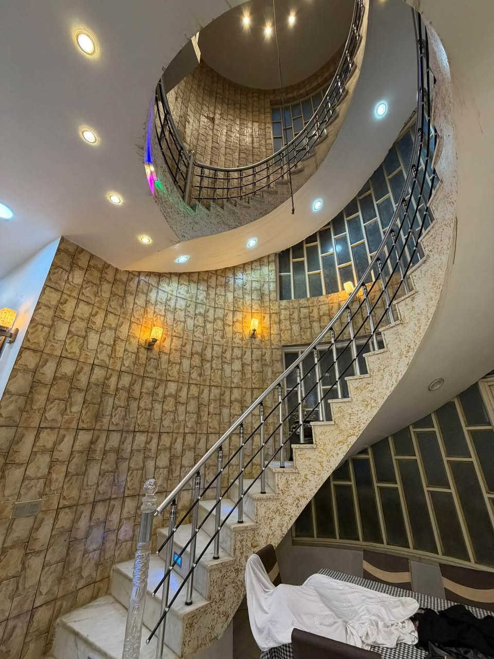 بيع سريع 🔥( عودتكم اجيبلكم العروض الحلوه  🌝احلى وأنسب 200 متر بكربلاء 🏡🥹( ملحق الفارس بظهر التجاري 😍📍

بيت 200 متر طابقين ونص للبيع ملحق الفارس موقع مميز 4 غرف نوم حديث بناء سنة 2023 🏡

السعر 275 قفل ( ملاحظة لبيت مطلوب اسكان 15 مليون بالشهر  170 الف  تريد الإسكان عليك تدفع 265 تريد صافي الاسكان عل اهل لبيت تدفع 275 

***********
