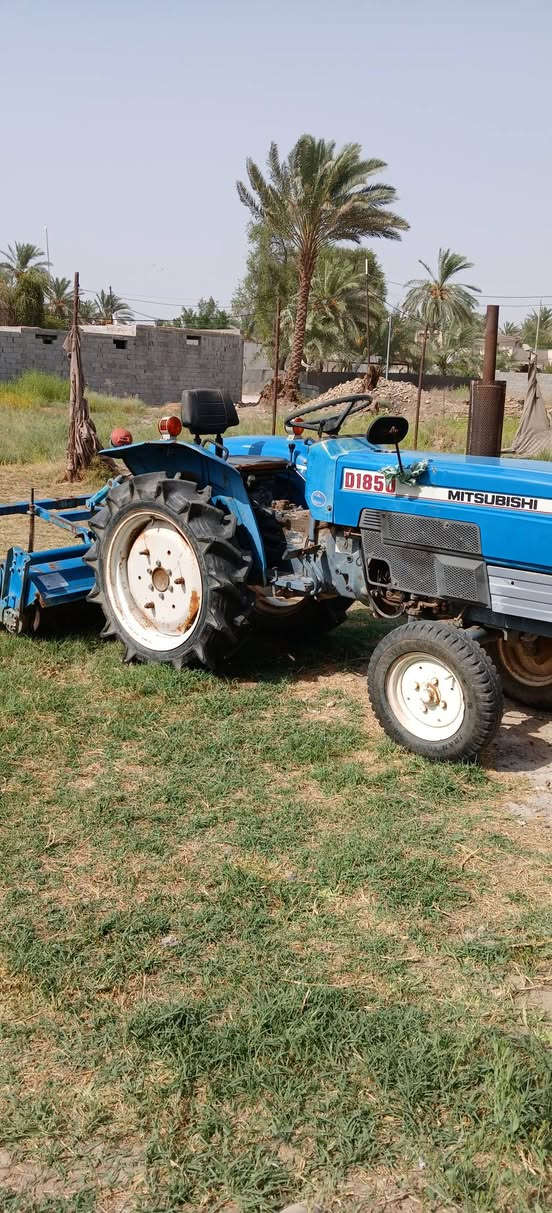 بسم الله الرحمن الرحيم..
ماكنة زراعيةمتسوبيشي ياباني
Mitsubishi D1850
اربعةسلندر.
 موديل 82 القوة 20 حصان.
السعر: 4ملايين و250 الف دينار .
بلادية بكل تفاصيلها مامفتوح ولا مصلح فيها اي شي .
كل تفاصيل الماكنة الكبيرة فيها عدا  انها متوسطة الحجم.
جميع الكهرباء شغاله وبلادية(نكره سلف)
فيها (ونّه بسيطة في الاكسل)
عداد الساعة: 650 ساعة قابل للزيادة.
ممتازة للحدائق والبيوت الزجاجية والمساحات الصغيرة من الارض.
الملحقات:
١-رادفيتر خاص بها متسوبيشي(مناجل) عرض متر و٤٠ سم.
كير الرفاس 4 نمر.
٢-فدان سجه واحده.
٣- ديجرخاص بها .
٤-خرماشة عمل حدادي ممتازه.
الملحقات مرفقة مع الصور.
التواصل وللراغبين في الشراء لطفا.
المكان :الحلة- ابو غرق.
📲 *********** (اتصال أو واتساب)
📲 *********** (اتصال فقط.)
