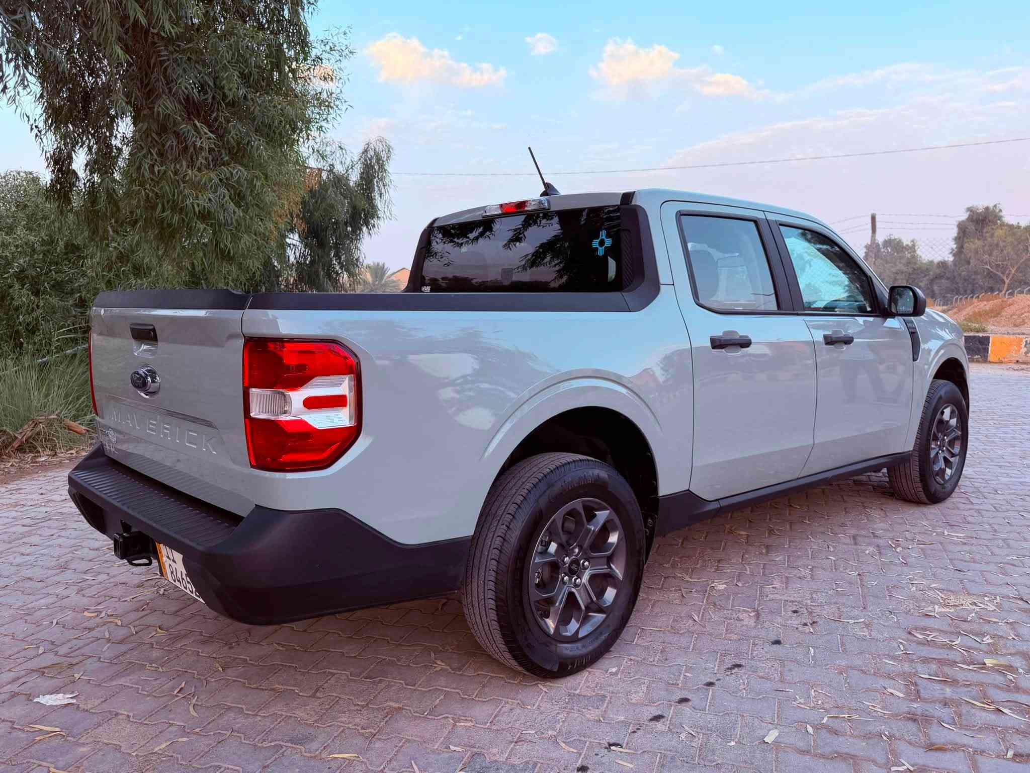 السلام عليكم
فورد مافرك  XLT 

موديل 2024    

هايبرد محرك2500

شاشه كامره تحديد مسار

سايد بريك كهرباء

تحكمات ستيرن جهتين 

ويل كب 

مانع انزلاق اوتو هولد

ماشية24الف

3 وضعيات قياده

ابل كار بلي
حادثهة جامرلغ امامي 
بدون ارباك بدون دواخل 
مكان السيارة ديالى بعقوبة
السعر183$وبيهة مجال
رقم الهاتف***********

