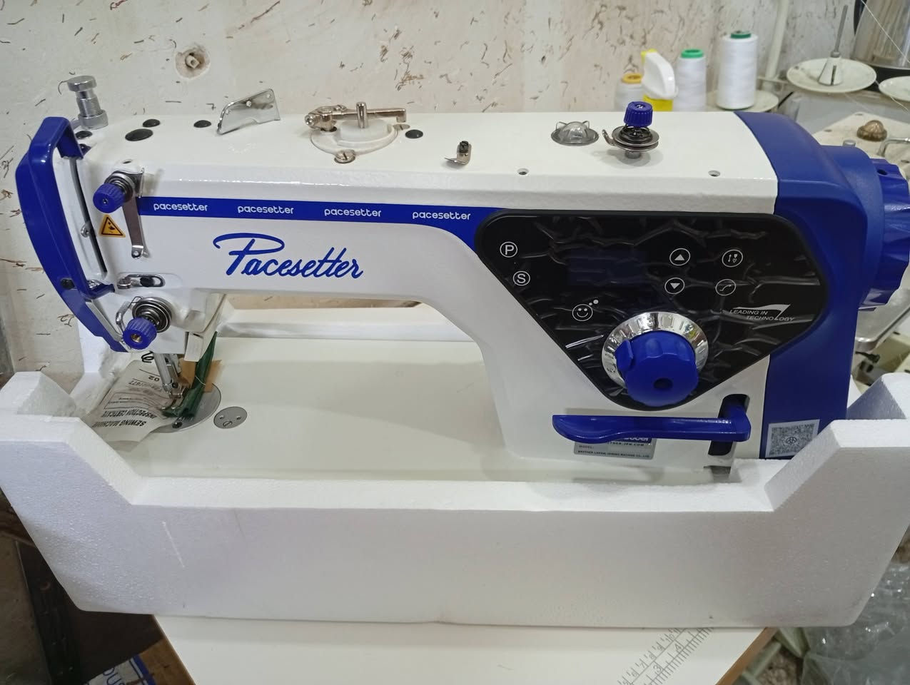 📢 بسم الله الرحمن الرحيم

✨ متوفر حالياً في محل حسن الخياط ✨
🧵 مكائن خياطة بمواصفات ممتازة وأسعار مناسبة 🧵

🔥 زوجي فول – شرق أوسط 🔥
✅ ناطقة
✅ كاتم صوت 🤫
✅ قطع خيط أوتوماتيك
✅ تثبيت الخيط
✅ رفع الباية
✅ تحكم بالسرعة
✅ استهلاك كهرباء اقتصادي ⚡
✅ ماطور ملف نحاس أصلي
💯 ماكينة عملية ومناسبة للعمل المتواصل.

━━━━━━━━━━━━━━

🔥 بروستر – نص فول ياباني أصلي 🇯🇵 🔥
✅ كاتم صوت 🤫
✅ تحكم بالسرعة
✅ تحكم بالإبرة
✅ تحكم بالنفذة
✅ إضاءة LED بيضاء 💡
✅ تزييت عالي
✅ استهلاك كهرباء اقتصادي ⚡
✅ ماطور ملف نحاس أصلي
💯 أداء ممتاز ومناسبة للعمل اليومي.

━━━━━━━━━━━━━━

🔥 زوجي – نص فول 🔥
✅ تحكم بالسرعة
✅ تحكم بالنفذة
✅ ماطور كاتم 🤫
✅ تحكم بإضاءة LED 💡
✅ تزييت عالي
✅ ماطور ملف نحاس أصلي
✅ استهلاك كهرباء اقتصادي ⚡

━━━━━━━━━━━━━━

🔥 جاكي – نص فول 🔥
⭐ ماكينة عملية وموثوقة
✅ تحكم بالسرعة
✅ تحكم بالنفذة
✅ ماطور كاتم 🤫
✅ تحكم بالإضاءة 💡
✅ ماطور ملف نحاس أصلي
✅ تشغيل هادئ وأداء ممتاز

━━━━━━━━━━━━━
🔥 براذر ياباني أصلي منزلي 🇯🇵 🔥
⭐ ماكينة متعددة الاستخدامات 
🧵 خياطة عادية
✨ تطريز
🔘 خياطة الدگمة
🕳️ بيت الدگمة
✅ أداء ثابت ودقة بالخياطة
✅ مناسبة للاستخدام اليومي

━━━━━━━━━━━━━━

🔥 مكواة بخارية PaceSetter 🔥

💨 بخار قوي لفرد التجاعيد
💧 خزان ماء للبخار
👔 مناسبة لكي الدشاديش والملابس والأقمشة
✨ تساعد على إعطاء القطعة شكل مرتب واحترافي
🔧 تأتي مع ملحقاتها الخاصة
⚡ عملية ومناسبة للاستخدام اليومي في محلات الخياطة والكي

━━━━━━━━━━━━━━

🎁 خدمات مجانية لزبائننا:
🔧 شدّ المكينة مجاناً
🚚 التوصيل مجاناً لكافة أقضية واسط

🛠️ جميع المكائن بضمان سنة كاملة + إصلاح
✅ ضمان على المكينة
✅ خدمة إصلاح ومتابعة بعد البيع

📍 العنوان: الصويرة – السوق الكبير – شارع الخياطيين

📞 للاستفسار والطلب:
☎️ ***********
☎️ ***********

🧵 محل حسن الخياط
⭐ جودة • ثقة • خدمة تستاهل

