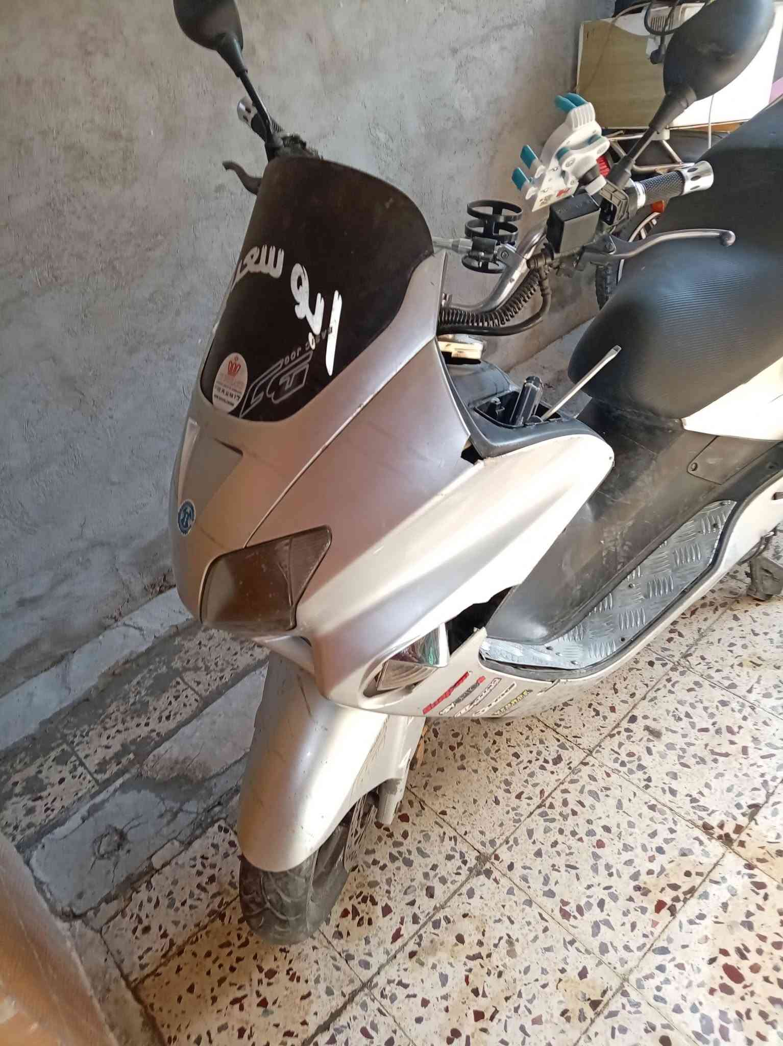 السلام عليكم صفر ٦ دراجه نكلبت بيه محرك لاتنقيص ولا تبخير شبابه بس الحساس مال المجمع طك وهسه متشتغل يعني يراد مجمع إلي يم اليدة مال بانزين ابيع كوم حديد قيم بالي يرضي الله مكاني بغداد الغزاليه  ***********
