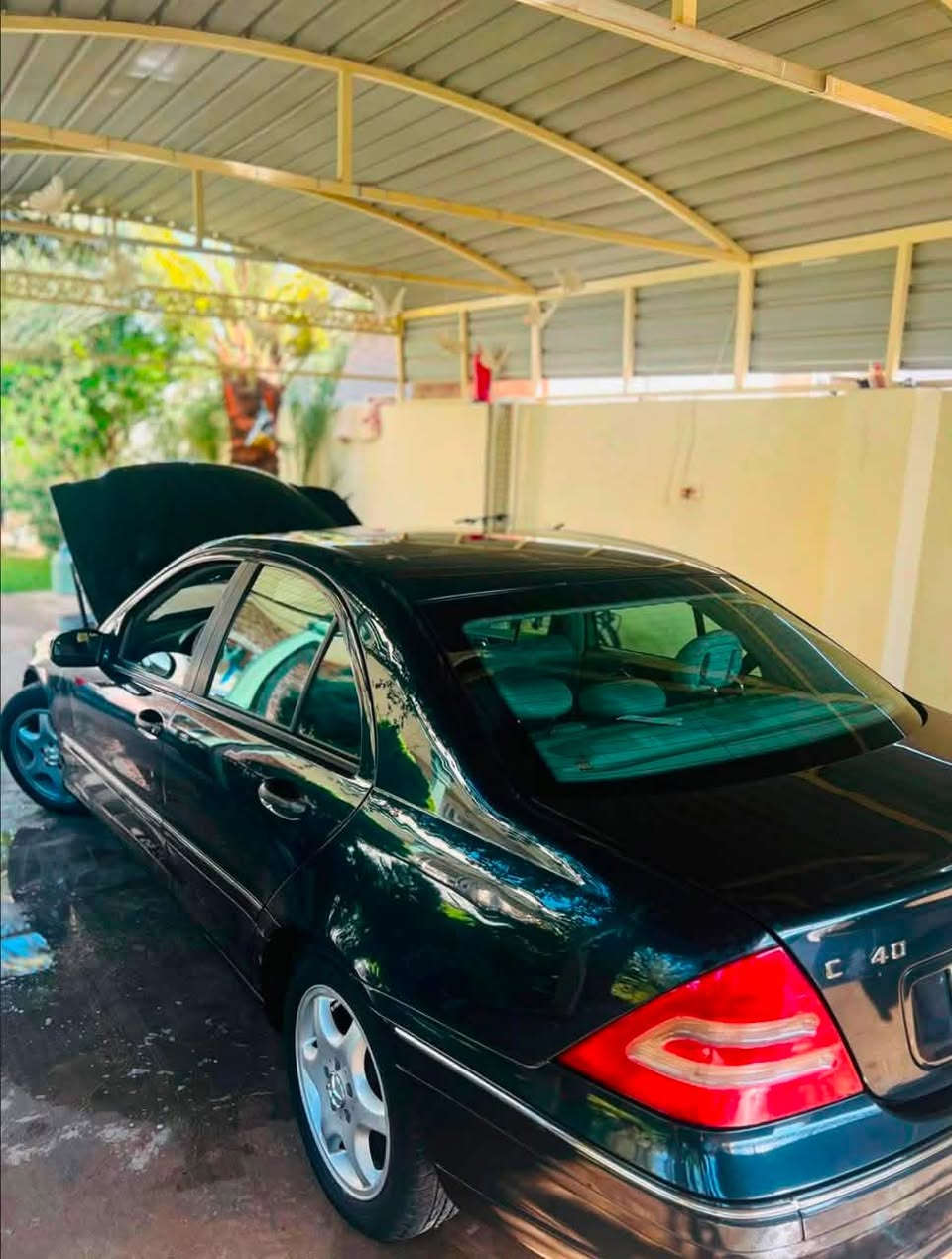 للبيع مارسدس c240
السلام عليكم للبيع
موديل 2001 
فئه ELEGANCE 
محرك v6 
بيهه قطعتين صبغ فقط 
السياره ما عايزهه كلشي 
السعر 65 وبيهه مجال

هـ***********
