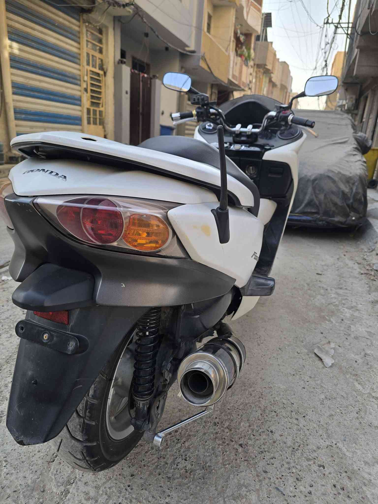 فورزه 0 10 عميه بلاد
ماشيه 21 الف 
السعر 14 قفل 

مكاني بغداد قرب جامع نداء
