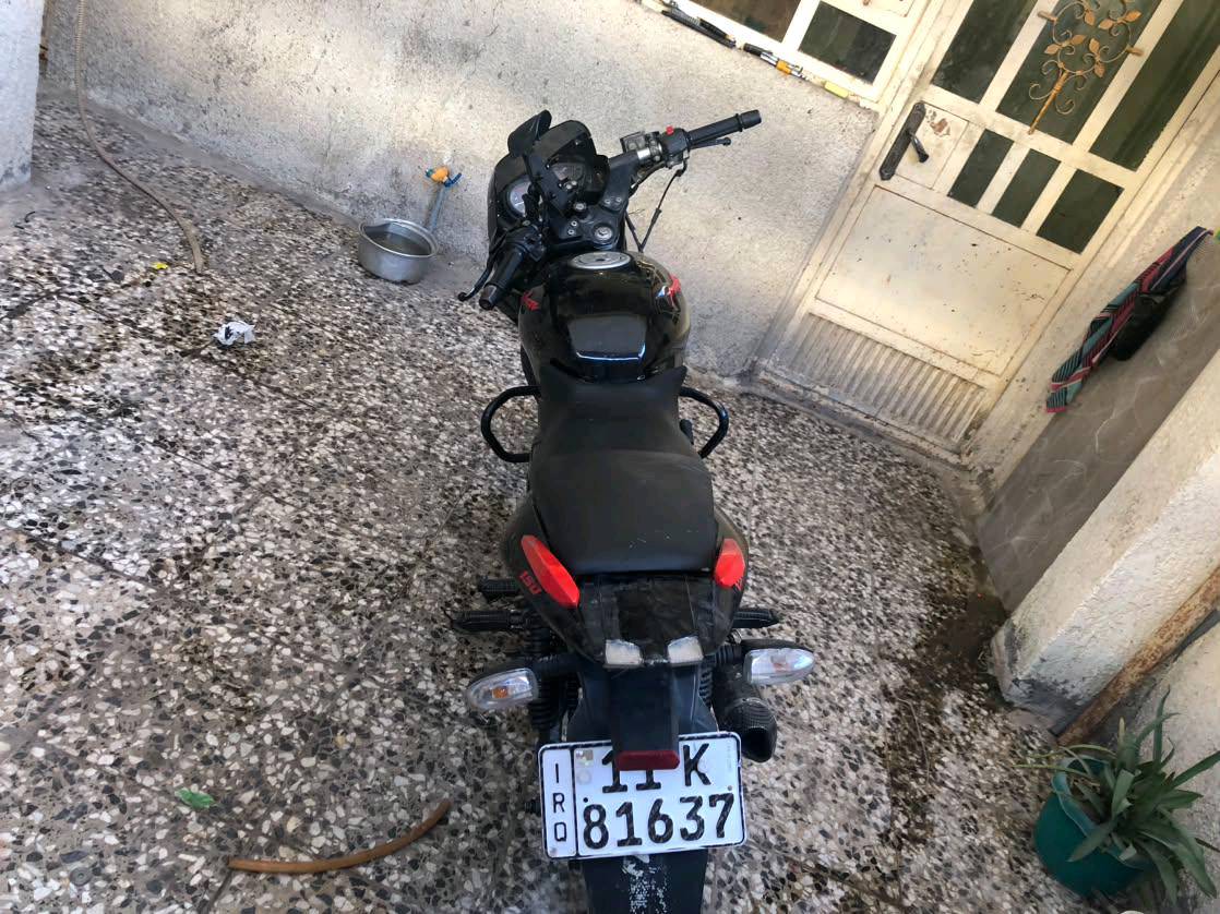 السلام عليكم 
دراجه بولسر 150
مكينه مجفته نضيفه كهربائيات نضيفه دراجه ناقصها كلجات و سلف فقط رايدها ب 1600 و بيها مجال و هذا رقمي  ***********3
مرقمه بغداد انكليزي باسم راعيها و راعيها اعرفه و يريد يحول الدراجه تأخذها كبل تسوي عقد مروري ويا وراها تحول