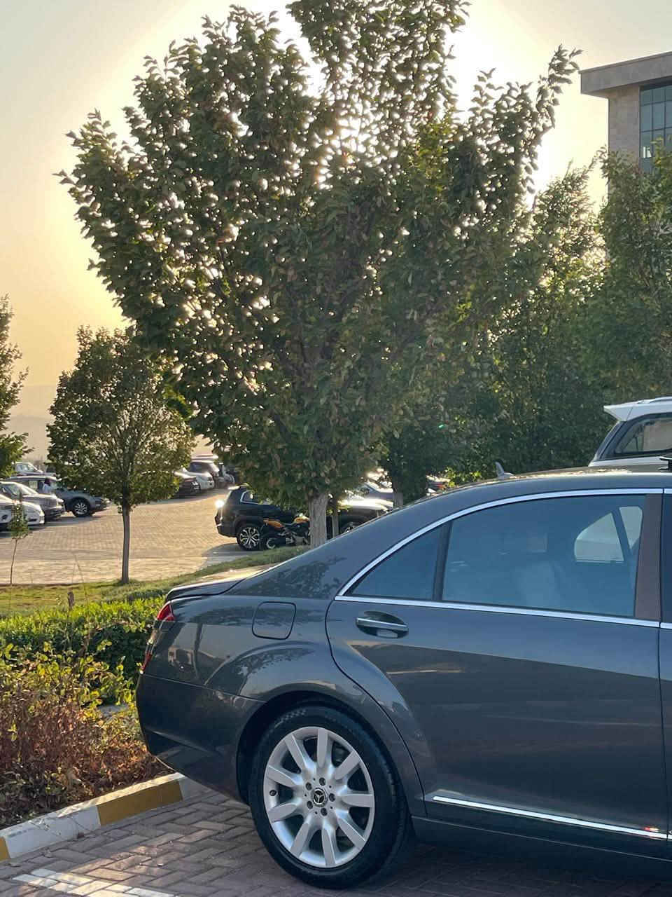 يالله سلام عليكم مارسدس S500للبيع محرك 8سلندر
ماشيه 121 الف كيلو السيارة جديدة بمعنى الكلمة جان مخزنة السيارة بعد احلى من الصور 

رقم بصرة باسمنا 

السياره جاهزه بدون اي نقص وكل اوبشناتها شغالة

وبدون اي مسج

كشنات 4 كهرباء 

بيبان شفط

تبريد ثلج ❄️

جنطه كهرباء

ناضور ليلي كروز سرعه

تحكم ستيرن كأمره خلفيه 

حساسات امامي وخلفي

حداديه امامي وخلفي جديده 

تخم تاير جديد ستوني شاده

مكينه وكير جدد 

كهربائيات كله شغاله وبدون نقص

تجاوي كهرباء كشنات مساج

بيها قطعتين بخ بدون دواخل وبدون معجون 

بصمة أبواب 4 دخول ذكي

السيارة معروضة ب١٧٥ وبيها مجال بسيط وفدوة ليعينك لتقارنها بالمهجومات كلشي اكو بالسوك حته ب ١٤٠ هم تحصل السيارة مال جناي 

***********
