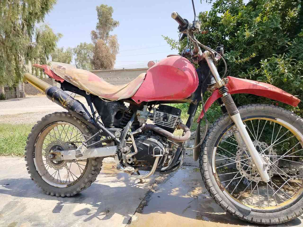 السلام عليكم ماطور قفاز محرك 150 شغال كهربائيات كله شغاله ما عايزه كلشي بس بريك السعر 250 وبي مجال ***********
