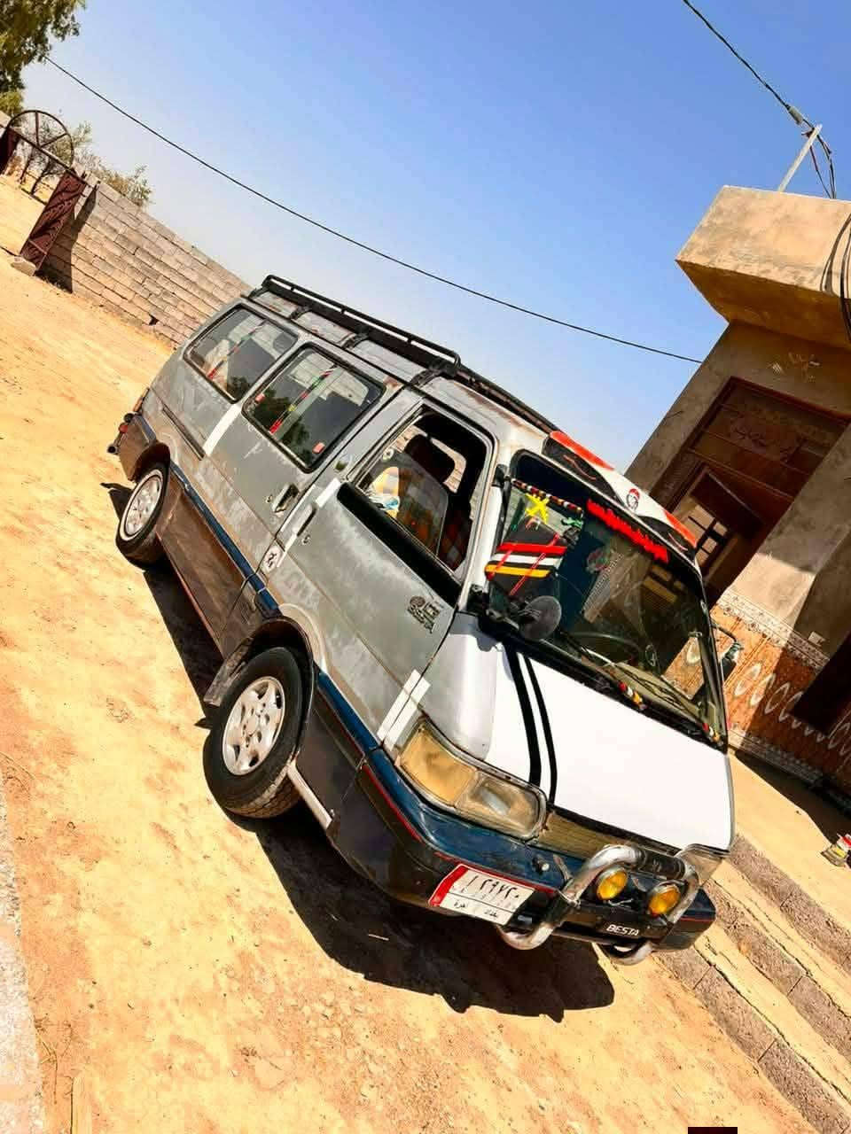 كيا بيستا ٩٣ رقم بغداد سنوية شهر التاسع ٢٧ صدر جديد شادة ب٣٠٠ الف ما اشتغلت عليه سيارة ناصبة وحلوةسياره بلادية ونضيفة  كير محرك اكسل خير من الله السعر 32وبيه مجال***********
