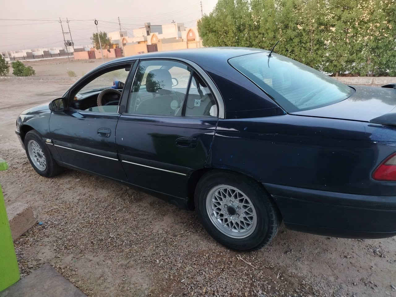 اوبل اوميكا بزون 1994رقم اربيل محرك 2000. غبق اسود بلادي كير عادي شرط التحويل السيارة محزمه جماله، صدر نص عمره، السعر 45 وبيها مجال الاتصال ***********
