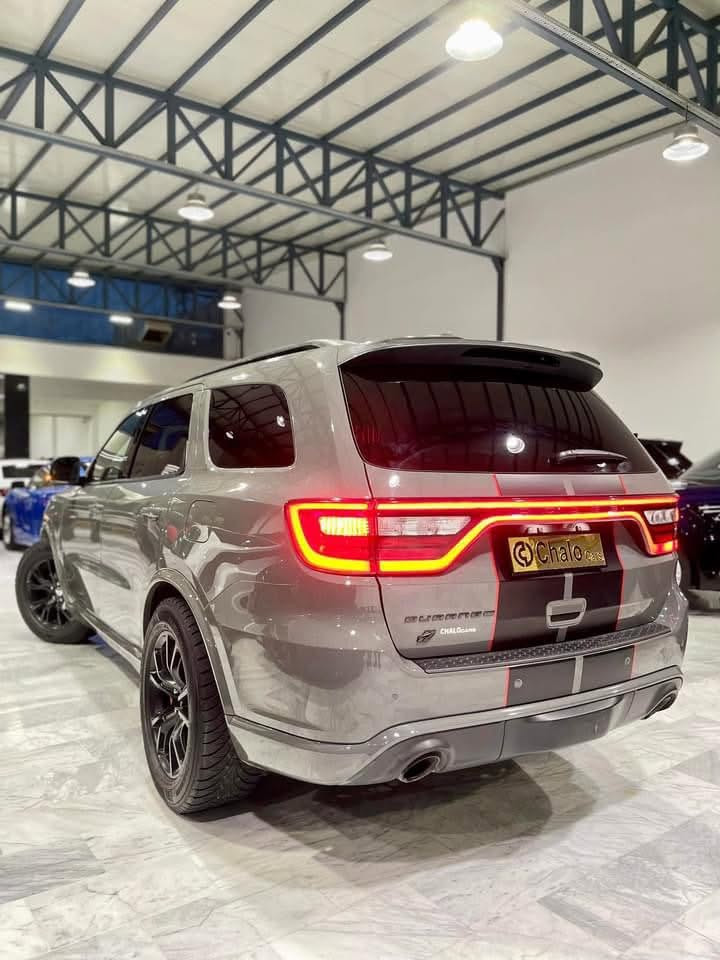 🚘 Dodge Durango SRT 2022 دوج دورنكو فول مواصفات كلين
‏• 6.4L HEMI V8
• ماشية 34,000 
• اعلى مواصفات بالدورنكو SRT Full Option 
•بدون حادث Clean title 
• اللون: سمنتي 🩶
• داخلية جلد أحمر فاخر ♥️
• دركسون  SRT
• مغلفة PPF بالكامل ضمان 10 سنوات + عازل حراري للجام 
• سماعات Harman Kardon
•كشن خزن ميموري
•مقاعد تدفئه تبريد
•مقاعد خلفيه منفصله + فرس وسطي VIP 
•شفتات ستيرن 
•فتحة سقف
•رادار امامي + رادار خلفي + نقطة عمياء + تحديد مسار قيادة الية
* وبعد هوااي مواصفات اللي يعرف شنو SRT يعرف مواصفاتها تجي اعلى من اي فئه من ناحيه الشكل والكت كامل والدواخل 

💰 السعر: 44,000$
يوجد مجال بسيط للجادين فقط.

📍 مكان السيارة بغداد
للتواصل ***********
