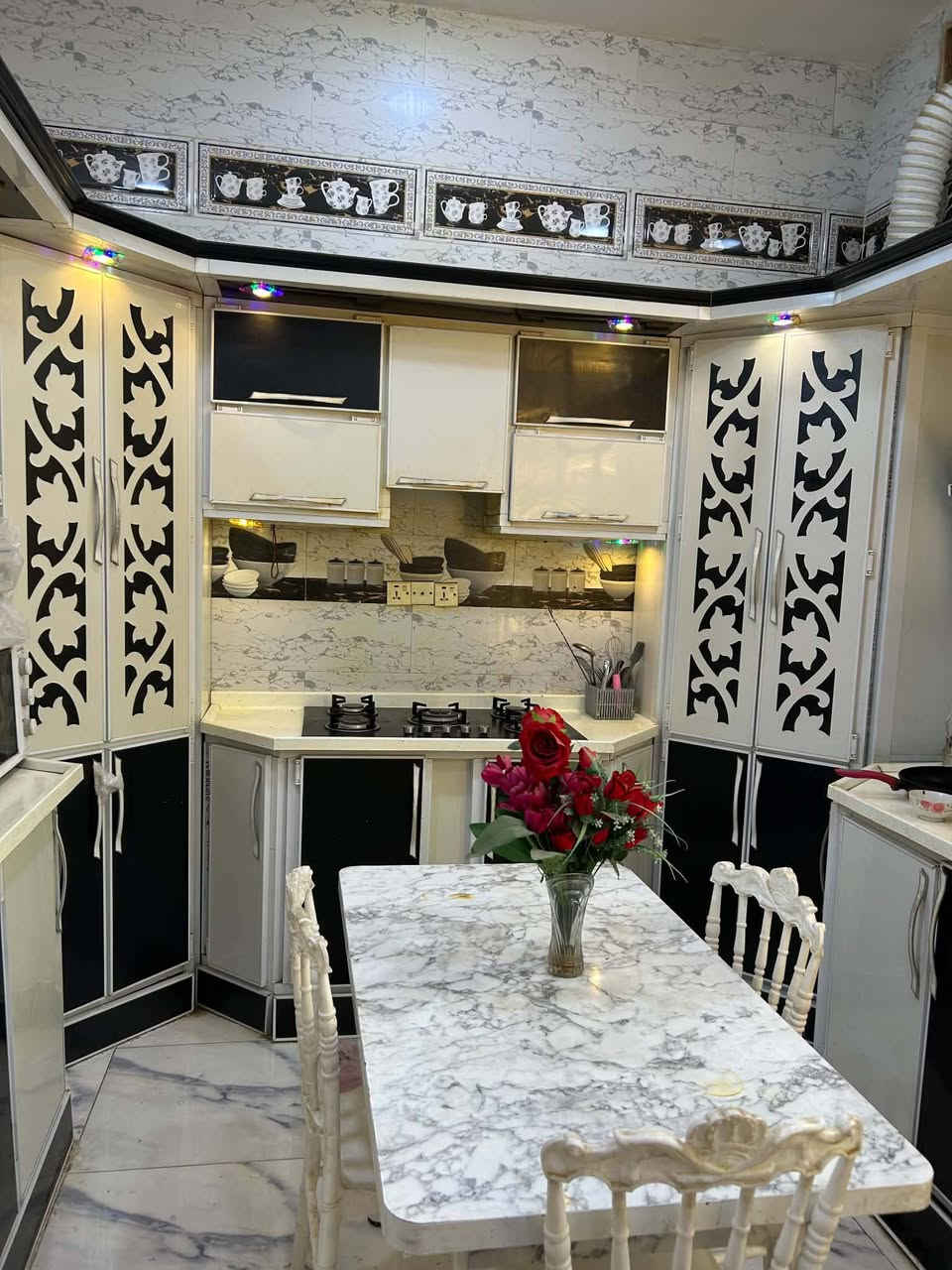 السلام عليكم 
بيت للبيع طابو زراعي عقد 25 مساحة 130متر بناء حديث بحي علوش  مقابل حي الغدير يتكون من غرفة وصالة واستقبال  ومطبخ وصحيات خارجية وحمام داخلي  مي مجاري كهرباء كلشي  جاهزصب كونكريت ارضية بورسلين بيت جاهز بس تجي تكعد ما تخسر عليه ولا فلس
السعر 70وبيه مجال
***********
