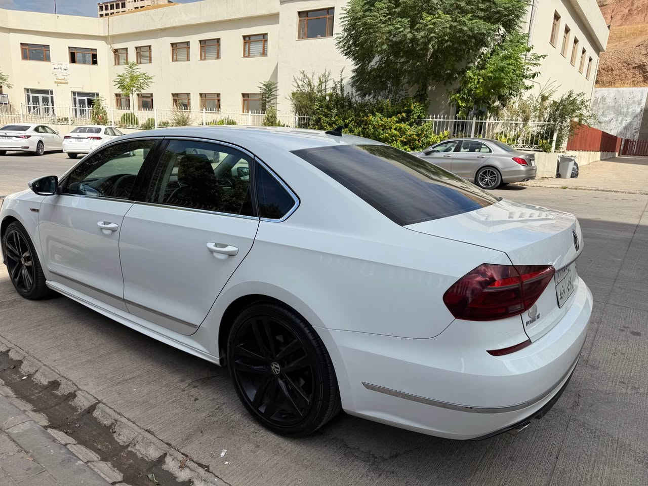 باسات R Lin رنگ سبي موديل 2017 ماوي روشتني 133 mil ئيك قتعه سبوخ بونت بئ داخلي بئي ئيرباگ  *********** Zaxo زاخو, دهوك

نص مكتوب في الصور:
- 10 من 10
- ليث
