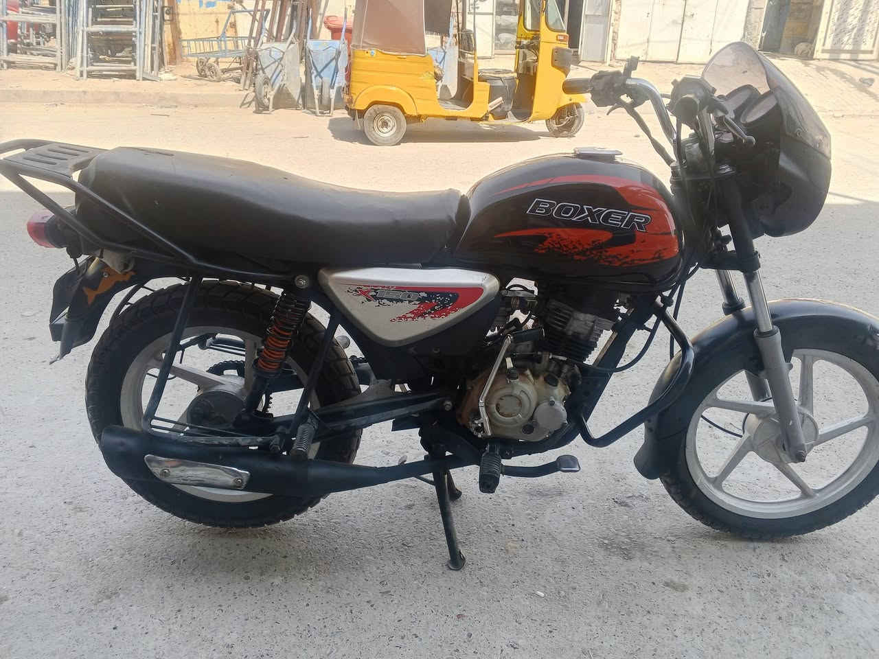 بوكسر مديل 18نضيفه اوراق ضايعه محرك مجفت سعر 600وبيه مجال عنوان مدينة الصدر ***********
