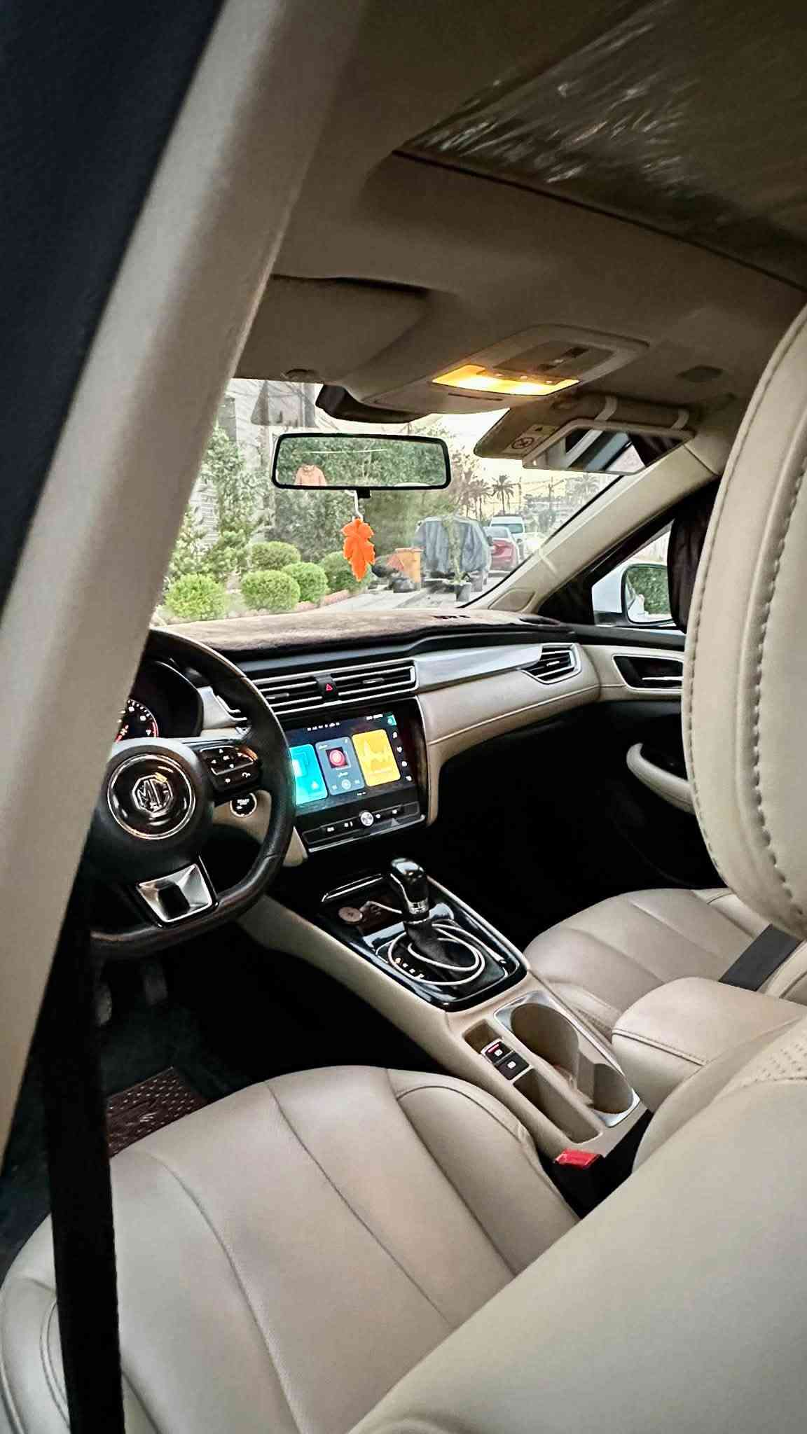 MG5
موديل 2024 اعلى فئة (LUX) فول مواصفات 

 تحكم ستيرن وشاشة 4 كامرات كراسي جلد كهرباء تدفئة
فتحة سقف مري شفط بعد هواية مميزات …
ماشية (63000) فقط بيها تكحيل بالهلال مال جاملغ
الخلفي 
 رقم بغداد باسمي هزة جديدة 
تبريدها ثلج ما شاء الله سيارة مال بيت ونظيفة جداً
مكاني المنصور

                                                                        ***********

السعر 112 وبيها مجال بسيط حك الجية
