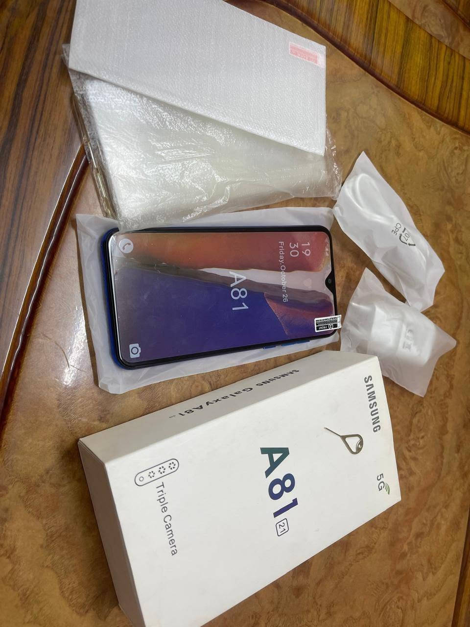 السلام عليكم
Samsung a81 5G

جديد ما مستخدم بالجيس

ذاكرة 128

يدعم انترنت 5G

كاميرا ثلاثية

بطارية 4000 مللي امبير

مساحة تخزين قابلة للتوسيع

مع ملحقات كامل تتكون من:

. كفر شفاف

. لصقة شاشة

. شاحنة تلفون اصلية

. واير شحن

. دبوس سيمكارت

السعر 120 وبي مجال

متوفر توصيل

للتواصل ***********

