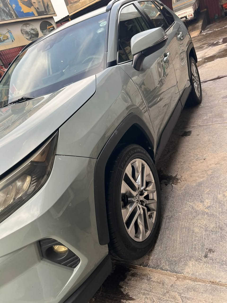 راف فور • بنزين • بدون ايرباك