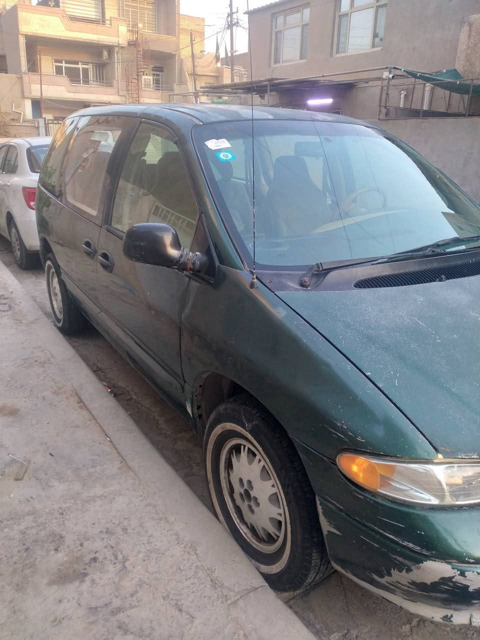 السلام عليكم
مكلف بالنشر 
دوج كرفان بلايموث ٧ راكب موديل ١٩٩٨
محرك ٢٤٠٠ ..٤ سلندر اقتصادية
تبريد ثلج قطعة وحدة  منضومة جديدة 
صار شهر من مشدود 
هزة جديدة مصار شهر ونص 
للاستفسار ***********  مكانها بغداد
غير متواجد على الفيس

