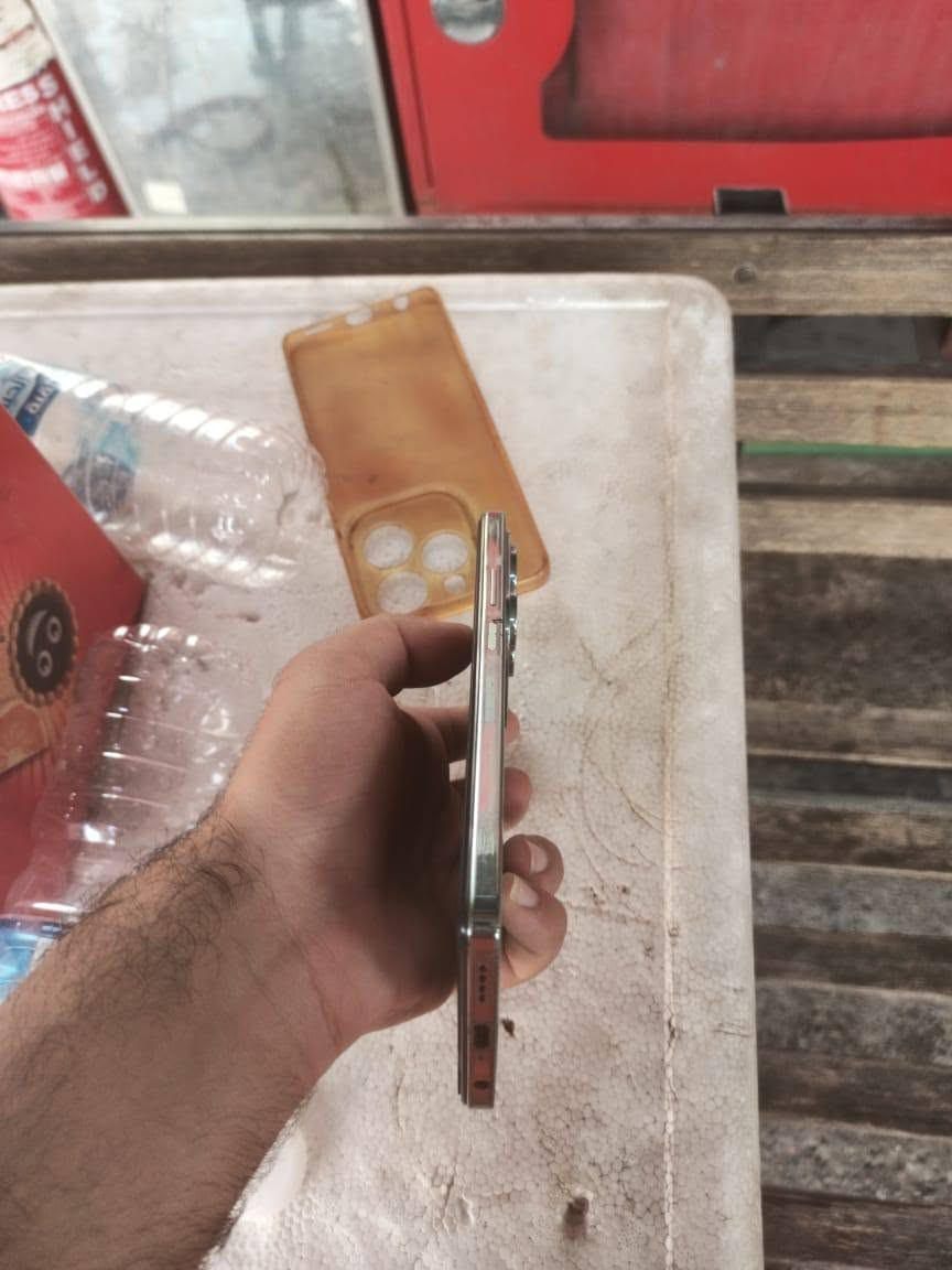 السلام عليكم
موبايل للبيع 
  Infinix Hot 40 Pro
مواصفات الجهاز منزلة ب صورة 
غراضة كاملة شاحنة مالته وكارتونة 
نظافة الجهاز %80
السعر 165الف وبيه مجال بسيط حك جيتك
للاستفسار:***********
عنواني بغداد الحرية او الكاظمية

