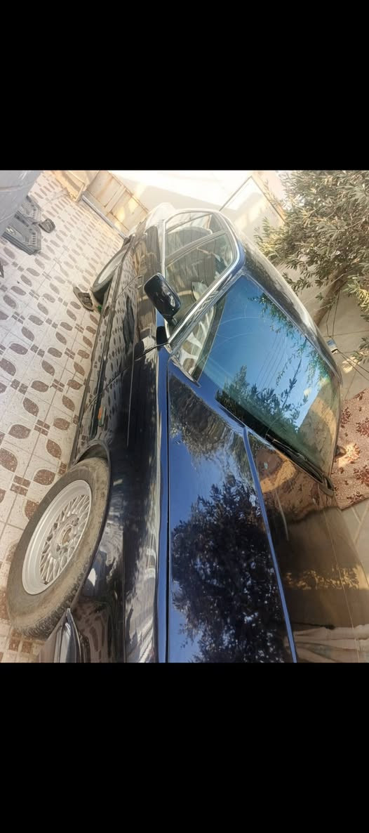 BMW
525
سياره مابيه اي نقص بس غرفتهه تعبانه 
السعر ٣٥ ورقه وبيهه مجال 
***********
