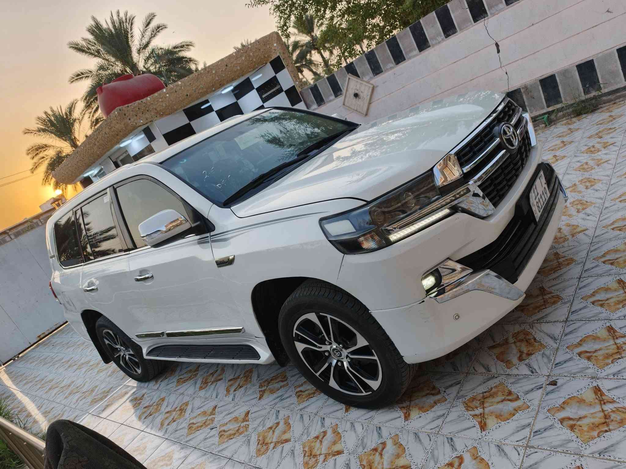 لاندكروزر موديل 2008 محدثه 2021 داخل او خارج فول موصفات  سياره جديده وجاهزه من كل شيء 
حادث جاملغ خلفي او مصبوغه عام صبغ او تحديث درجه اوله رقم بغداد تحويل مكينه كير حداديه تخم تاير تبريد كله جاهز السعر228هاتف***********
