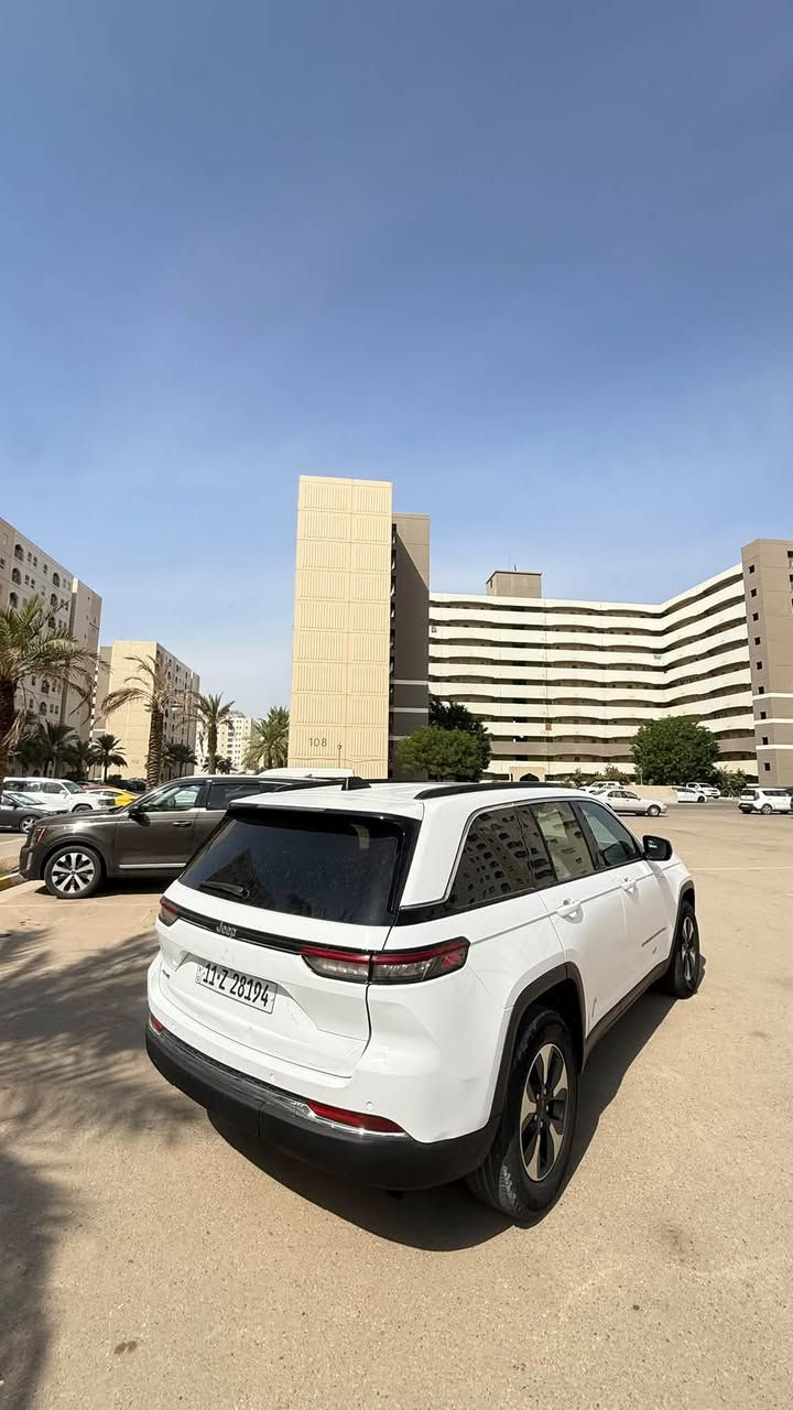 جيب جراند شيروكي • ٢٠٢٤ • واتساب