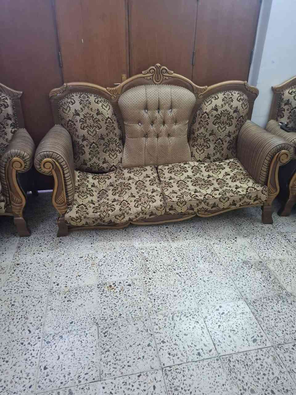 السلام عليكم ورحمة الله وبركاتة
تخم القنفات ب٣٠٠ الف وبي مجال (10 مقاعد )🌹

الديوان ب٥٠٠ الف وبي مجال مجدد بالجديد خشبة قوي جدا (14 مقعد )🌹

البوفية ب٥٠٠ الف وبيهة مجال 🌹

الموقع شارع فلسطين قريب النادي التركماني 🌹

الرقم *********** 🌹
