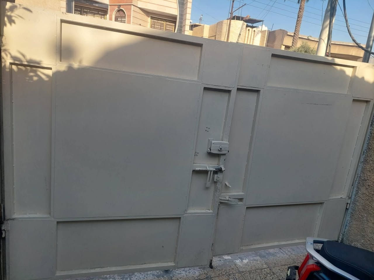 باب خارجي للبيع حديد الأول يعني باب تكمة وثقيل قياسة ٣ أمتار
السعر ٢٥٠ 

العنوان بغداد الغزالية شارع مدير الأمن
***********
***********
