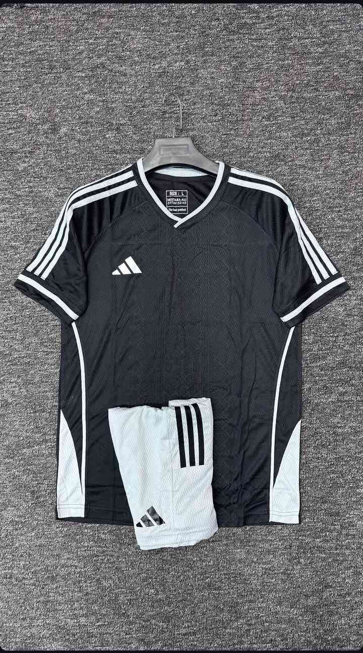 طباعه( رقم واسم وشعار )

قطعه 4الف

قياسات L XL XXL 

دريس شورت بدون رقم 

توصل واتساب  ***********

نص مكتوب في الصور:
- SIZE : XL MOJTABA-ALI ***********