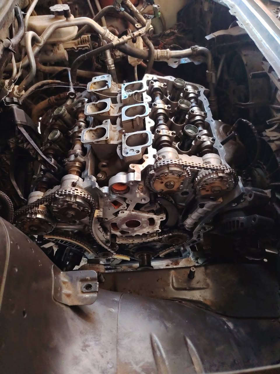 🔥🔧  محرك 3600… 🔧🔥

#ضبط اعادة سنتر تايمن ال  محرك 3600 مع الاهتمام بأدق التفاصيل، من الداخل للخارج 👌

⚙️ تبديل تخم تايمن المحرك
🔗 تبديل الزناجيل
🛠️ تبديل تخم مساطر التايمن
🔩 تبديل تخم الضواغط
⚡ تبديل تخم جبن حساسات VVT
🔧 تبديل تخم جبن القبق ولفات
🌀 تبديل جبنة رأس كرنك

🧼🔥 وغسل أغطية المحرك بالبخار المضغوط لإزالة رواسب الدهون والزيوت المتراكمة، حتى يرجع المحرك نظيف ومرتب من كل الجهات ✨

🔧 ورشة أنور سوزوكي وإكونوكس
📍 كربلاء – الحي الصناعي – الأبلوك الثاني – شارع السايدين – سايد الدخول
📞 ***********
📞 ***********
