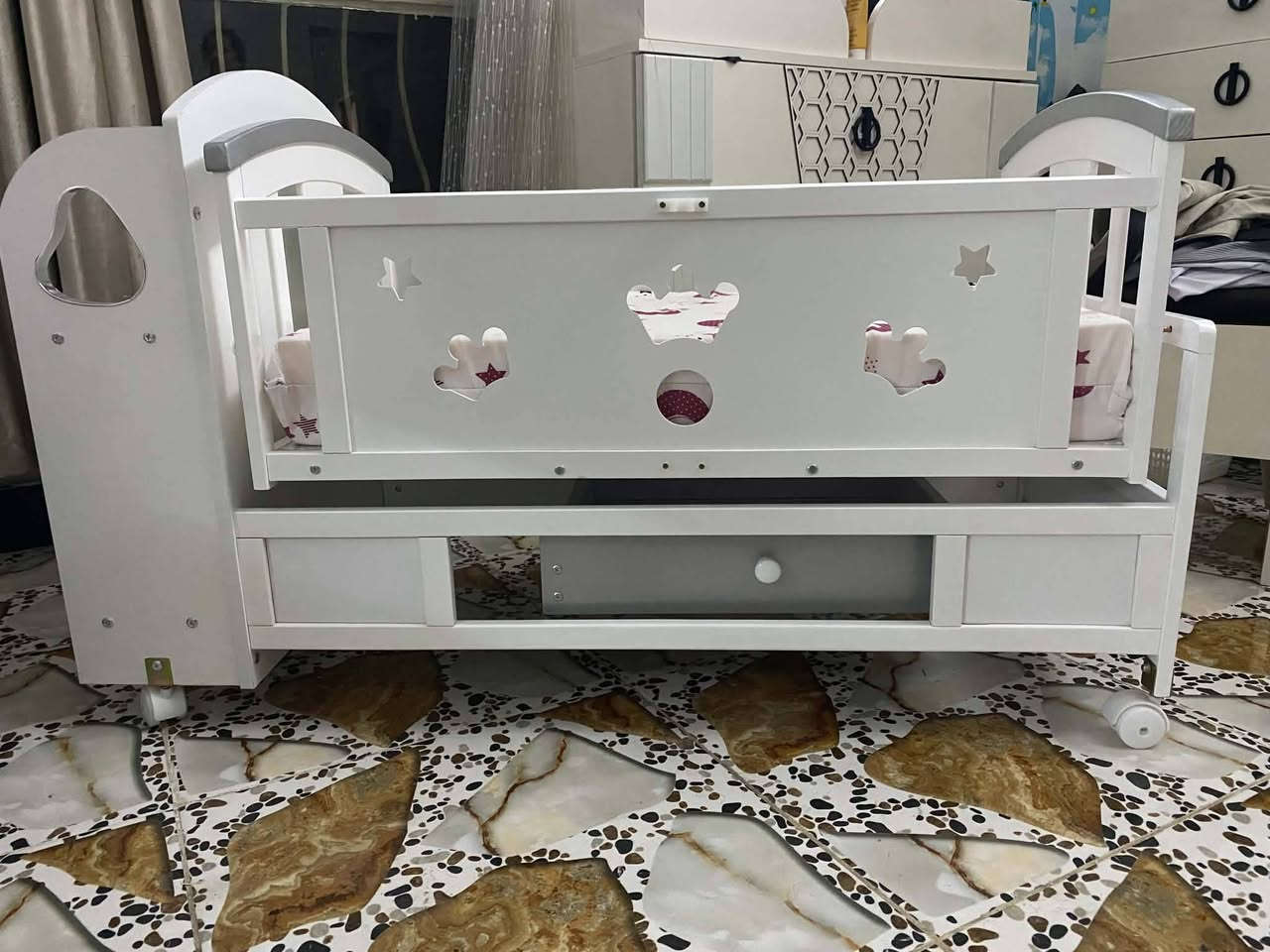 سیسەمی خەوی مندالاَن لە تەمەنی 0 بۆ 6 مانگ تولی دژە مێشولە و میشی لەگەلە بە گرنتی خاوینی ١٠٠% ئەیفرۆشمەوە 
🎈 تیبینی / ئەو چەکمەجەیە نەشکاوە بەس لە شوێنەکەی دەرچوە و هیجی تر 
نرخ بە دۆشەکەوە بە 95 هەزار ئەیفرۆشم 
بە بێ دۆشەک بە 70 هەزار ئەیفرۆشم 
بێشکەی منالانەکش هەر نرخی 40 هەزارە و زۆر پاکە ١٠٠%
*********** WhatsApp
