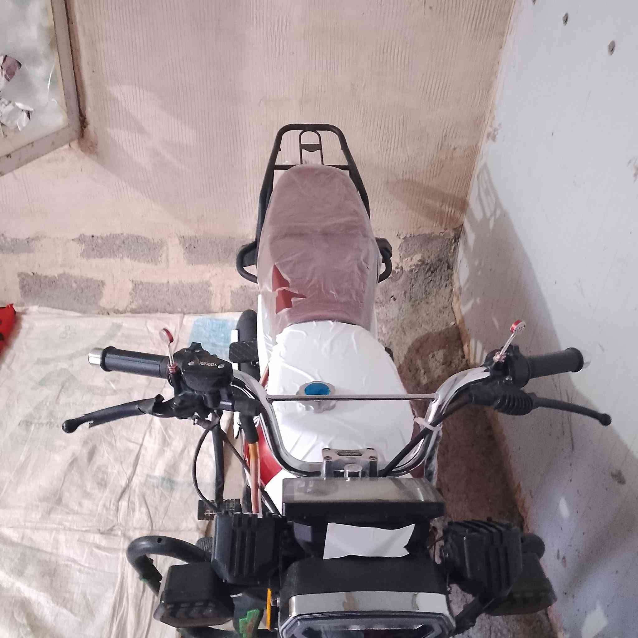 السلام عليكم دراجه موديل 25 محرك 200 زنجيل ماشيه 3000 بعدها وضع شركه نظافه خير من الله نشاط نعومه خير من الله مكان القائم دراجه مال جناي***********
