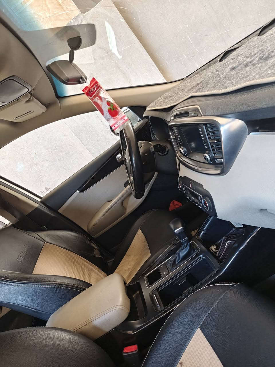 سورنتو 2019 خليجي ماشيه 111 الف مكفوله من كلشي فقط بيها صبغ قبغ جنطه ماخذها زيرو على ايدي فول مواصفات عدى بانوراما سنويه جديده باسمي تحويل مباشر 
سعرها 235 وبيها مجال

 مكاني بابل المسيب
واتساب ***********
