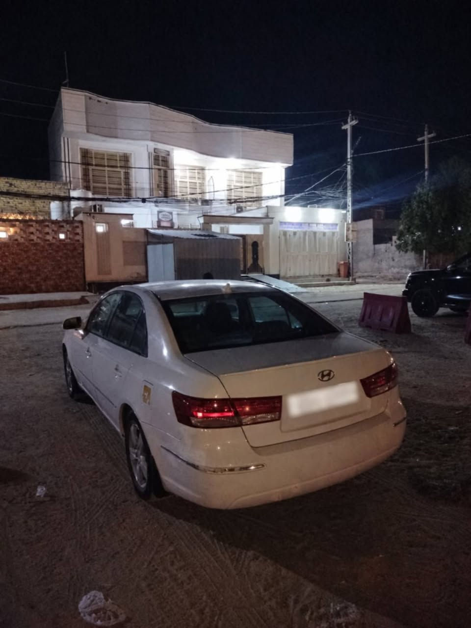 السلام عليكم سوناتا ٢٠٠٩ للبيع.  (تكسي الخليج ) بيها صبغ بدون حادث فقط الجاملغ الأمامي مع داخل الجاملغ الأمامي مقدار شبر بدون شاصي. رقم انكليزي سنويه رقم شمالي إلى سنة ٢٨.         شرط التحويل. سياره جاهزه محرك كير تبريد ثلج كهربائيات كله شغال.          (سعر ٨٠ بيه مجال حك الجيه ) مكان حيدرية خان النص بين نجف وكربلاء.    رقم الهاتف (***********)
