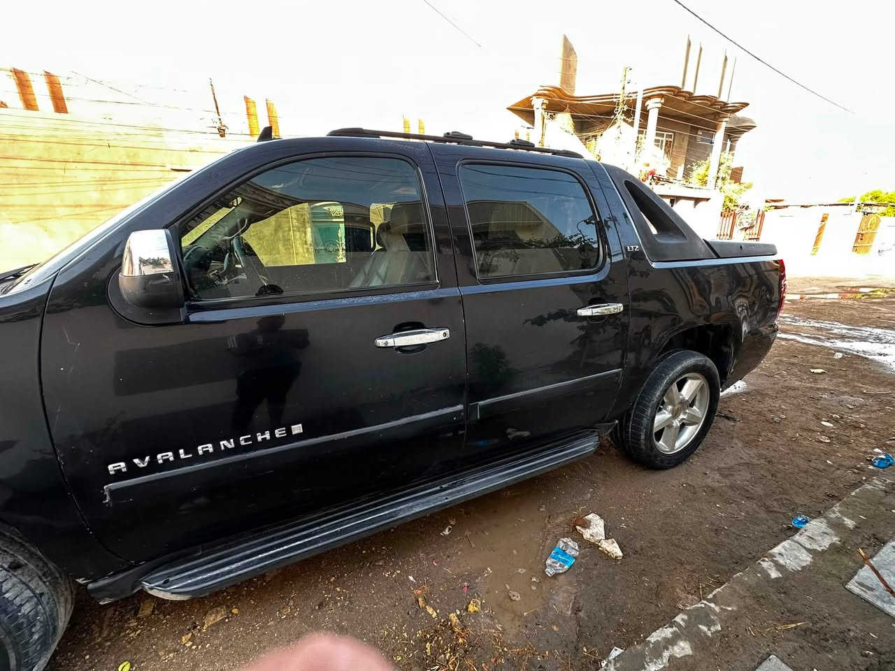 السلام عليكم
تاهو افلانج 2007 ltz  فول مواصفات 
رقم سليمانيه جديد بسمي 
حادثه امريكه بيبان ثنين وبالعراق دور الجوملغ الخلفي صاير بيهن زنجار ومسويهن ويحتاجلهن تعمير جديد ابيعه صبغ حزام 
جاهزه من كل شي كير محرك حداديه تبريد 
مواصفات كامله من كل شي 
مكانه بابل 
السعر 118 بيه مجال بسيط 
***********
