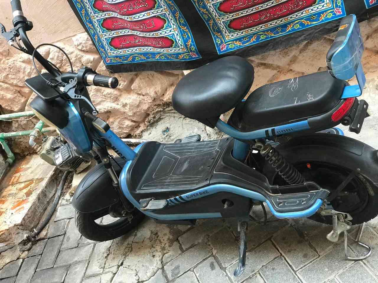 سلام عليكم شباب دراجه نضيفه فول موصفات غراضها كامله السعر مناسب والسعر خاص او تصال على هاذ رقم *********** وبيها مجال بصيط
