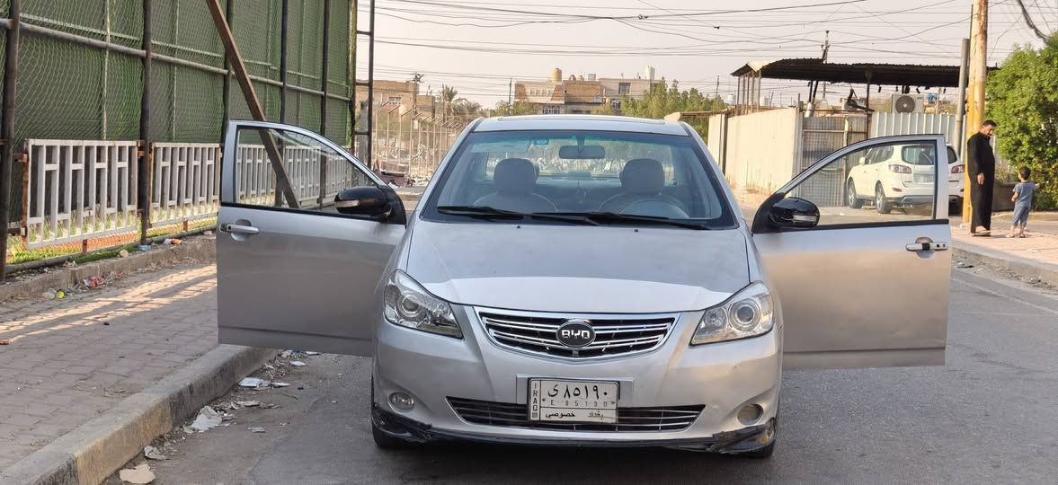 السلام عليكم BYD  G3  2013 كير اوتماتيك المرغوب مكفولة من ضربه وصبغ وتبديل وخياس سياره جاهزه على آخر حبايه فول مواصفات ماشيه 130 ألف حقيقي محرك وكير شرط ممفتوحات بلاديات رقم بغداد سنويه 2029 تحويل مباشر مكاني بغداد سعرها ٥٠ وبيها مجال رقمي ***********

