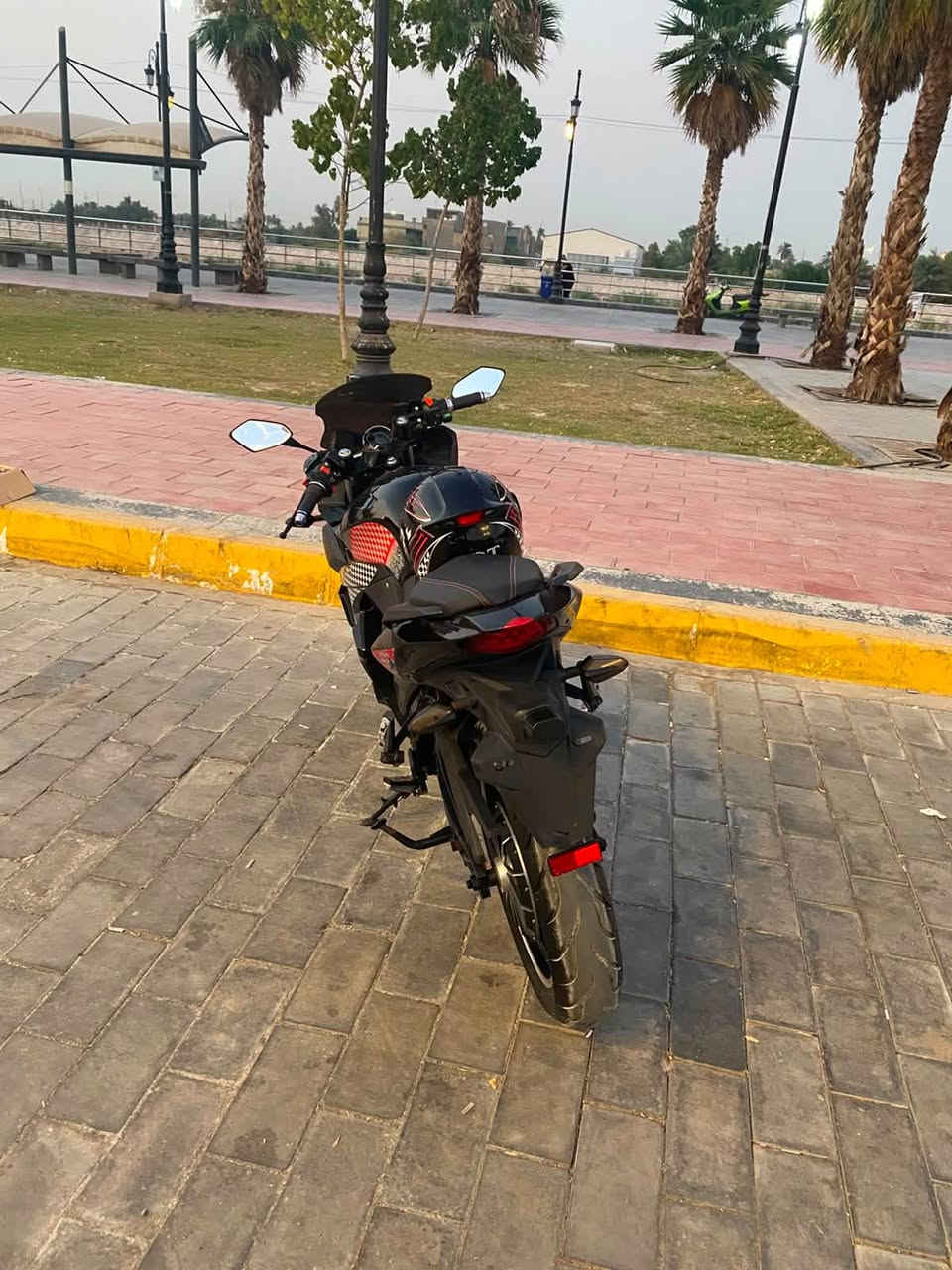 ⚡ دراجة شحن بطح كهربائية للبيع
إذا تريد دراجة ماشية قليل و عملية واقتصادية للمسافات القريبة، هاي الدراجة خيار مناسب إلك 👌

🔋 بطارية 72 فولط – 30 أمبير
⚙️ ملف 2000 واط
🏍️ سرعتها فوك 60 كم/ساعة
🔋 تمشي تقريباً 40 كم بالشحنة الواحدة
📍 ماشية فقط 4479 كم
💡 كل الكهربائيات شغالة
✅ بيها مواصفات وإضافات هواي

🎓 تفيد الطلاب اللي مدارسهم قريبة
👷‍♂️ وتفيد اللي شغلته قريبة ويروح ويرجع بيها

📍 مكان الدارجة: النجف الأشرف

🎥 موجود فيديو للدراجة، بيه كل التفاصيل والمواصفات.

💰 السعر: 1,500,000 د.ع

📱 للاستفسار والتفاصيل واتساب:
***********
