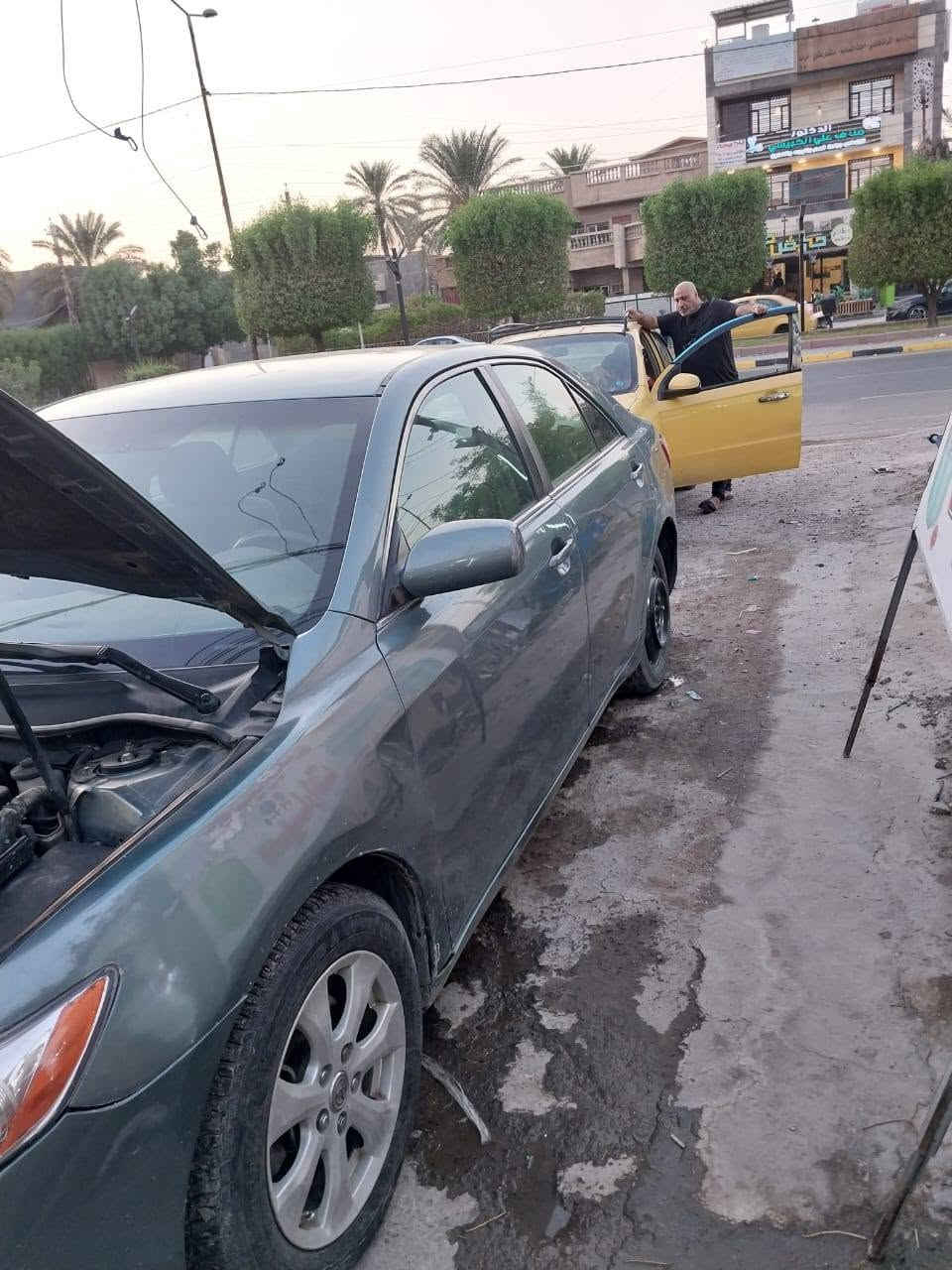 كامري زيتوني ٢٠٠٩ ٤سلندر سيارة جاهزة متصرف عليهة تبريد صدر الأمامي جديد تخم دسكات دخم تايرات جديدة صدر الخلفي جديد مكينة وكير جديدة باتري نقصهة بس بوليش ب١٠٠ الف بس امريكي حادث جاملغ الأمامي بدون دواخل مصبوغة احزام جمالية هاذة الموديل كلة مصبوغ السعر ٩٠ وبيهة مجال *********** وتساب مكاني بغداد الغزالية اتصل وتدلل
