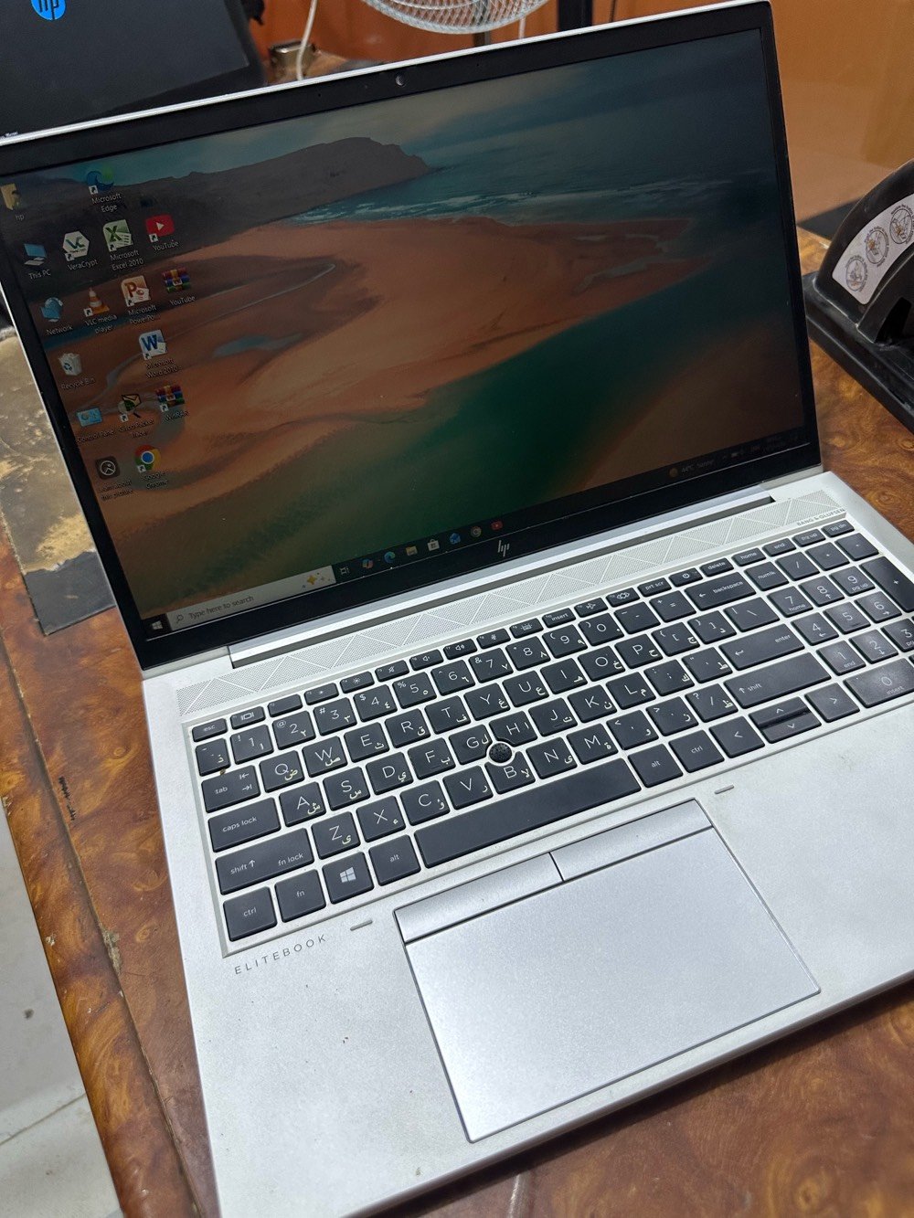 سلام عليكم للبيع لابتوب. HP 
مواصفات
…………………………… 
HP EliteBook 850 G7 Notebook PC
    Windows 10 Pro 64-bit (Build 19045)
Intel(R) Corei5-10210U بتردد 1.60 كيكاهرتز (8 أنوية)
(RAM): 16 كيكابايت
يدعم بصمة الابهام 
كيبورد ضوئي ذاكرة 512