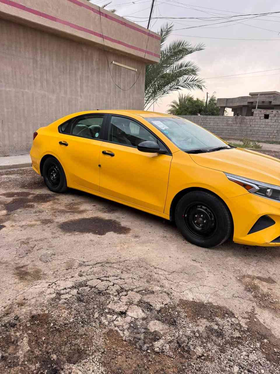 السلام عليكم فورتي للبيع موديل ٢٠٢٢ موصفات نص فول..بدون حادث الاستفسار ***********
