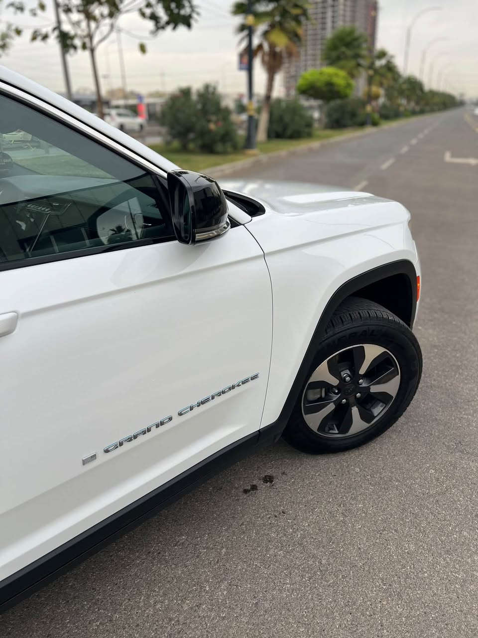 جراند شيروكي 4xe • ٢٠٢٤ • هايبرد بلجن