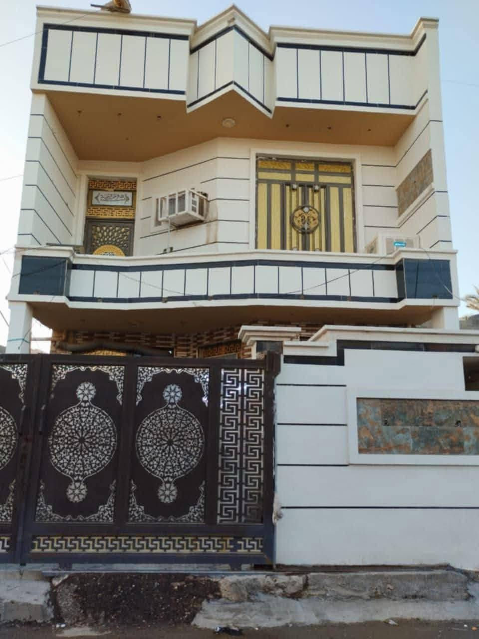 مساحته ١٧٠متر 
ركن 

قرب ماركت القيصر 
ع شارع 40 
السعر ١١٠مليون 
 يوجد لدينا البيت طابقين لبيع 

للمزيد من التفاصيل يمكنكم زيارة مكتبناا مكتب العين العقار ع شارع 40 مدخل الصوفيه الثانية 

او الاتصال على الارقام التاليه 

***********
***********
***********
