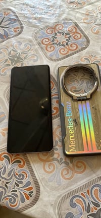 عندي هذا مبايل honerx9bذاكره 256GBعشوايه 9دبل simشتريته جديد بالكارتون...