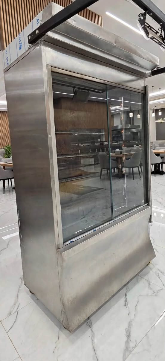 🔥 شواية دجاج للبيع

🇸🇾 صناعة سورية
🔩 ستانلس ستيل ثقيل ومتين
🍗 تحتوي على 8 أشياش
🍗 تسع لـ 48 دجاجة بحجم كبير

حالة الشواية ممتازة ومناسبة للمطاعم والمشاريع.

📞 للتواصل والاستفسار: ***********

نص مكتوب في الصور:
- Galaxy S25 Ultra