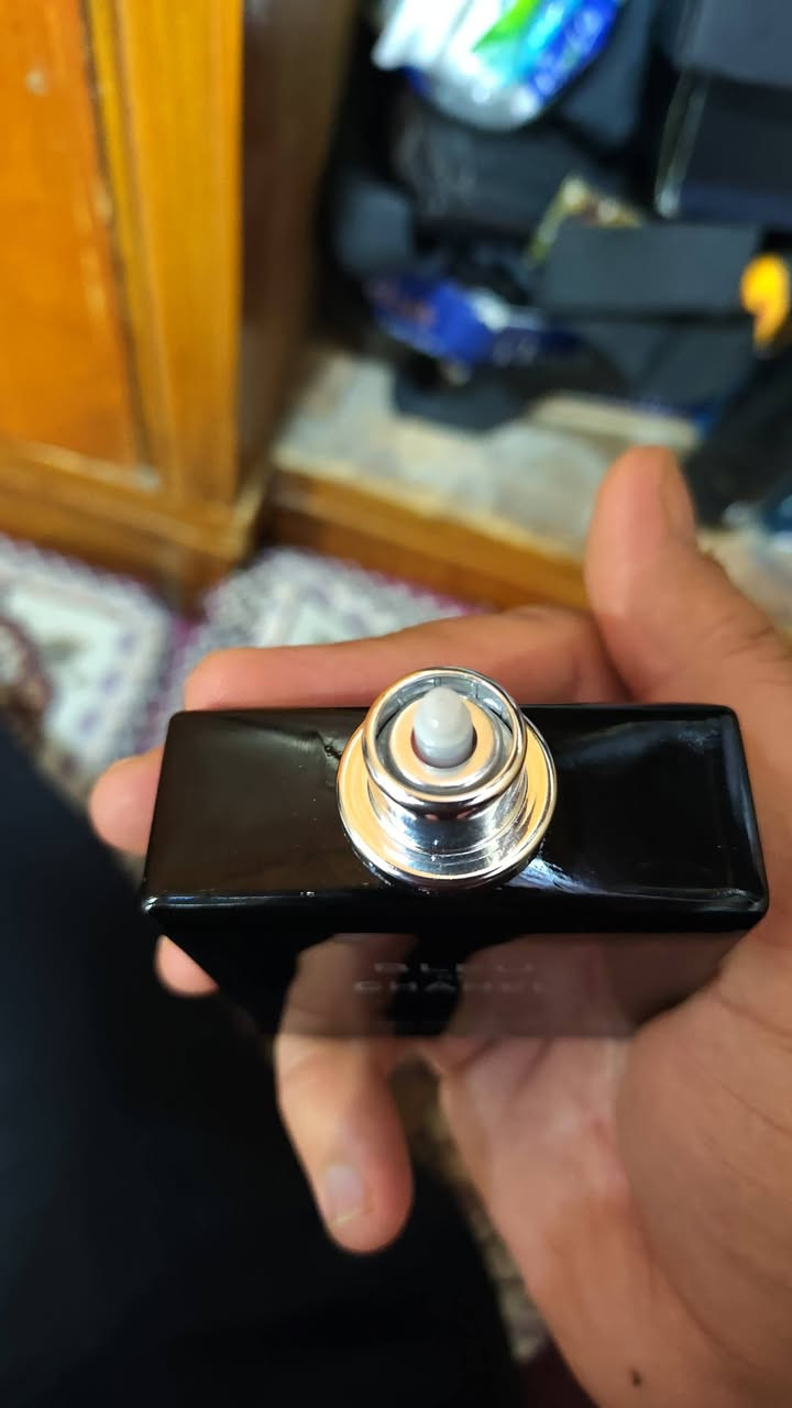 عطر بلو دي شانيل 50ml
جديد مستخدم رشات فقط
عطر جميل راقي يناسب كلا الجنسين
سعر العطر 135 الف مع التوصيل 🔒
عنواني بصرة جمهورية و توصيل متوفر
تواصل خاص او واتساب ***********
