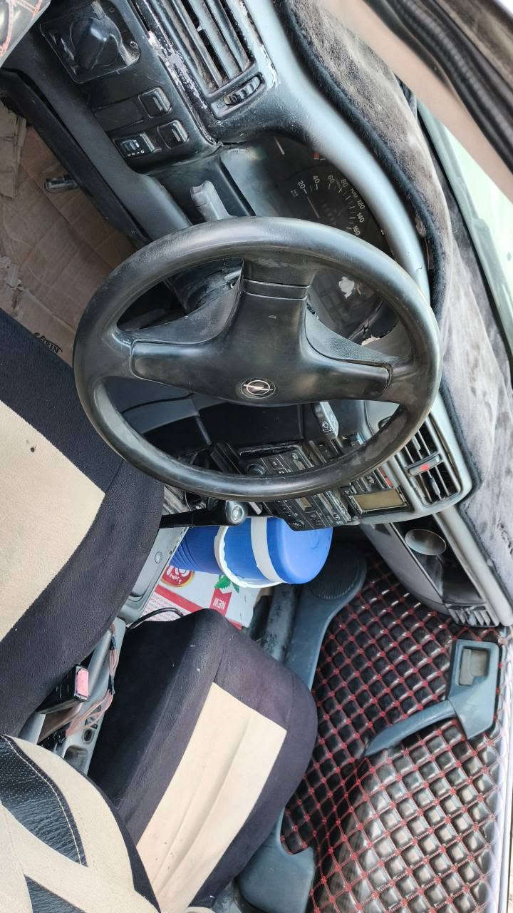 اتوماتيك موديل 93
سنه وي به شرتي حاسيبه و ئه وليات
 گيرو مكينه ي به شرت زور مزبوته 
سياريه زور جوانه  مكينه 20 
سعري 17گلا و معمه له 
شوين ;چمچه مال بو زانياري زياتر 
*********** شمشمل, السليمانية
