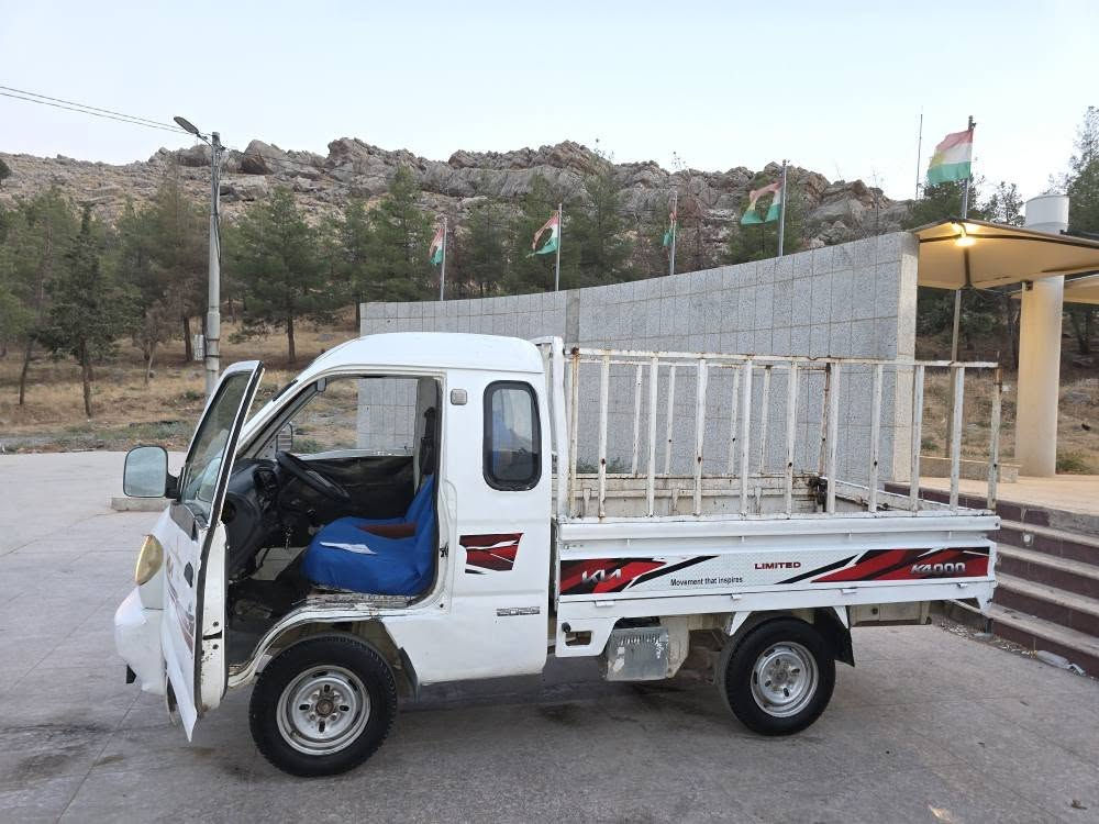 شۆک شۆک شۆک 
ماڵی کەسابەت تەنیا پاڕەی ماتۆریک
فاو مۆدیل 2007 گێروو مەکینەو ئاکسلی ریک لۆک لۆکە
داحموو لێدراوی نیە ناودەری ریکو پیکە زۆر بەکیشەو بێ نەقوستانیە
مەنەفیستی هەیە بەشەڕتی ماڵی مەدەنو پاڕەی کەسی تیانەبیت براو وەرگەراو بەشەڕت
بەمانای کەلیمە ماڵی فەقیرەو ماڵی کەسابتە
تایەو ویلو پاتریو چەمچەو لەیتو فڵچەو گشتی مەزبووته 
شوێن رانیە ***********کۆتای $11 رانية, السليمانية
