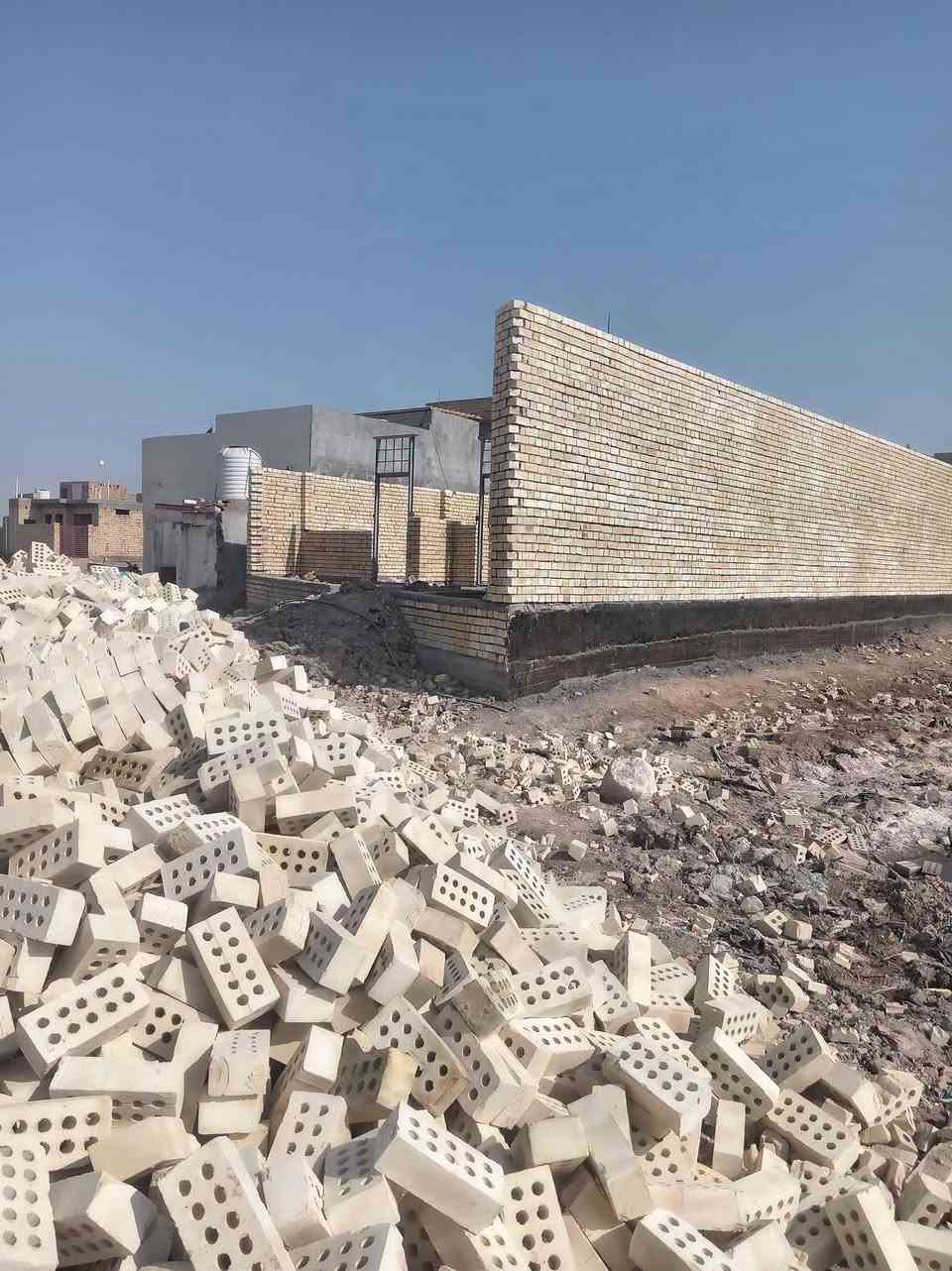 ✨ طابوق جمهوري فاخر من معمل طابوق النهروان ✨
قوة البناء تبدأ من هنا!

🔸 مواصفات متميزة وجودة لا تضاهى:

✅ خالٍ من الأملاح – يحافظ على جمالية البناء ويمنع التشققات.

✅ جودة ومتانة عالية – يدوم طويلاً ويقاوم الظروف القاسية.

✅ تصنيع متقن – بإشراف فنيين محترفين وفق أعلى معايير الصناعة.

✅ صلابة فائقة – يتحمل الأحمال الثقيلة ويُعد مثالياً لكافة أنواع المشاريع.

✅ حواف دقيقة وحادة – لضمان دقة التوصيل وسهولة التركيب.

✅ موثوق في المشاريع الكبيرة والصغيرة – سواء كانت سكنية أو تجارية.

🔹 اختر طابو.. لبناءٍ قوي، مستدام، ومتميز.

📞 للحجز والاستفسار:

‭***********
