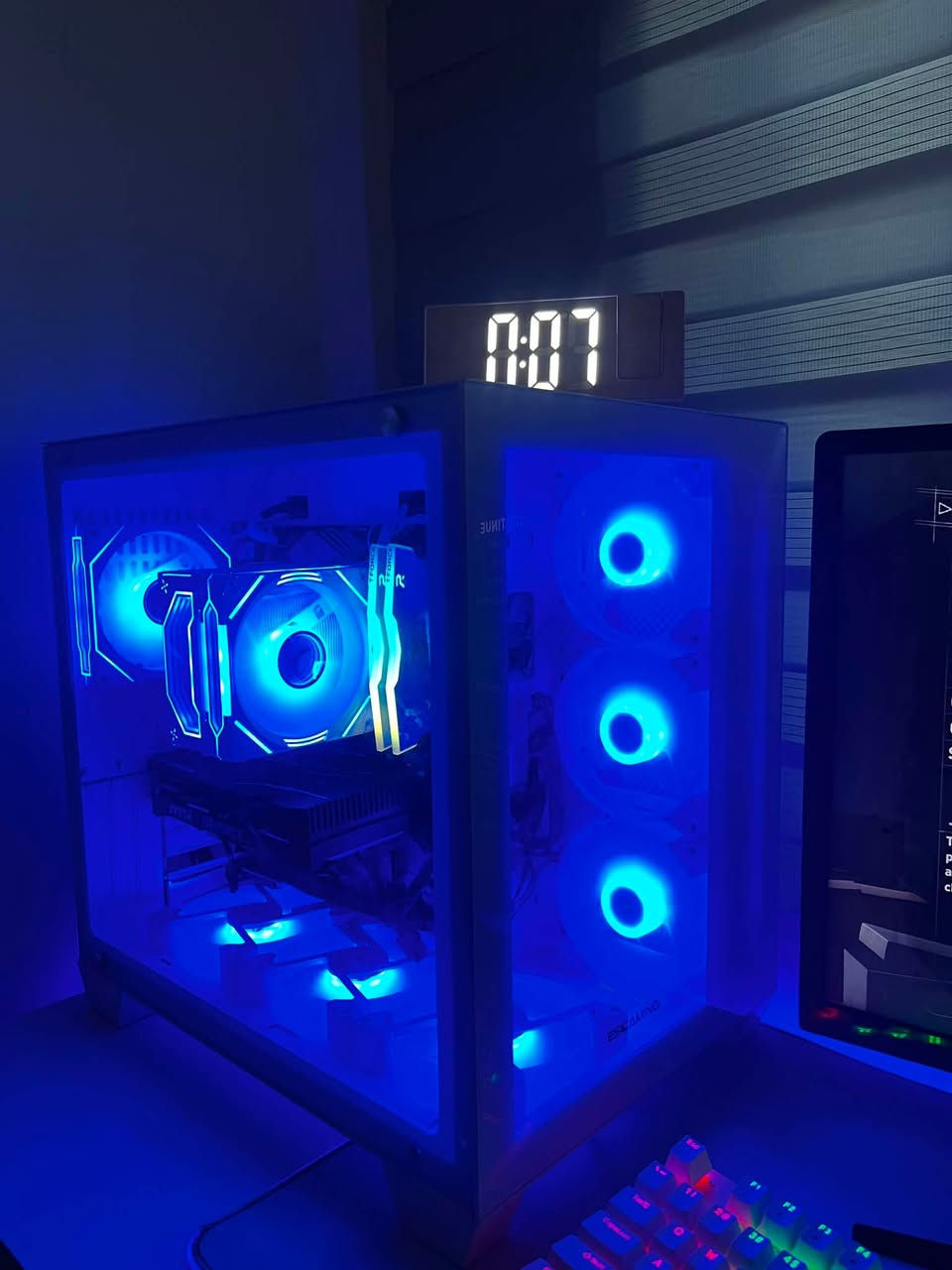 كاملة والسعر قفل قفل قفل من الاخير 760. الاستفسار. ***********
Z490.                      
i5 10400f
RAM. 16. 3200 DDR 4. T'FORCE
NMVE m.2.  (3)
power 750
كيس من ESCAMING
GTX1660 msi
-------------------------------كيبورد : GK510.  M.               
ماوس : ريدراغون M987K
جوستك : سيريس اس احترافية
ماوس باد :  ابيض RGB.  90*40
يو بي اس :  1500 مستعمل قليل

شاشا :  24 مقوسة.  144hz.  1ms. سلم.  مكاني بغداد

نص مكتوب في الصور:
- This PC
- الأجهزة ومحركات الأقراص
- القرص المحلي (C:)
- ٢١,٦ غيغابايت حرة من ١١٧ غيغابايت
- القرص المحلي (D:)
- ١٤,٨ غيغابايت حرة من ١١٨ غيغابايت
- القرص المحلي (E:)
- ١٠٥ غيغابايت حرة من ٩٣١ غيغابايت