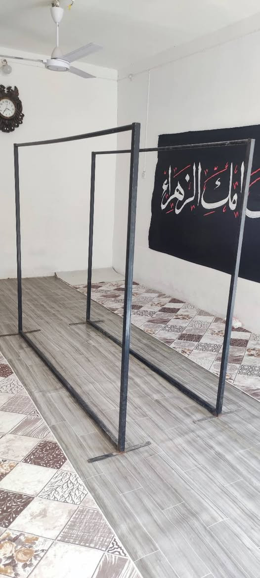 ستاند حديد للملابس والبطانيات الحجم الكبير يتحمل اوزان ثقيلة
ارتفاع مترين عرض مترين
سعر الاستاند الواحد 20 الف 
***********
الشافعية
