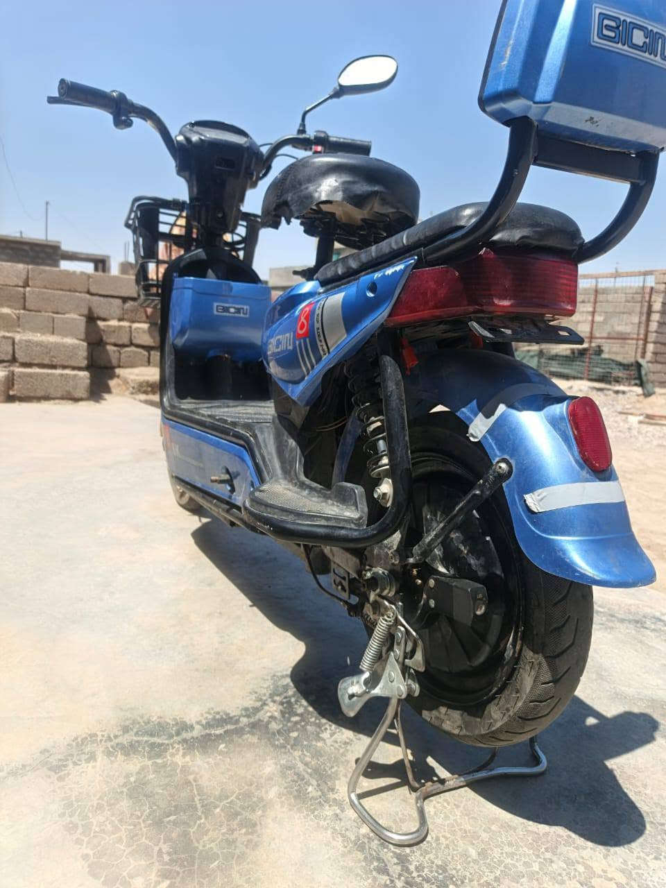 السلام عليكم موطور شحن للبيع حجم 14 شرط شقال السعر 200 وبي مجال هـ/‍***********

